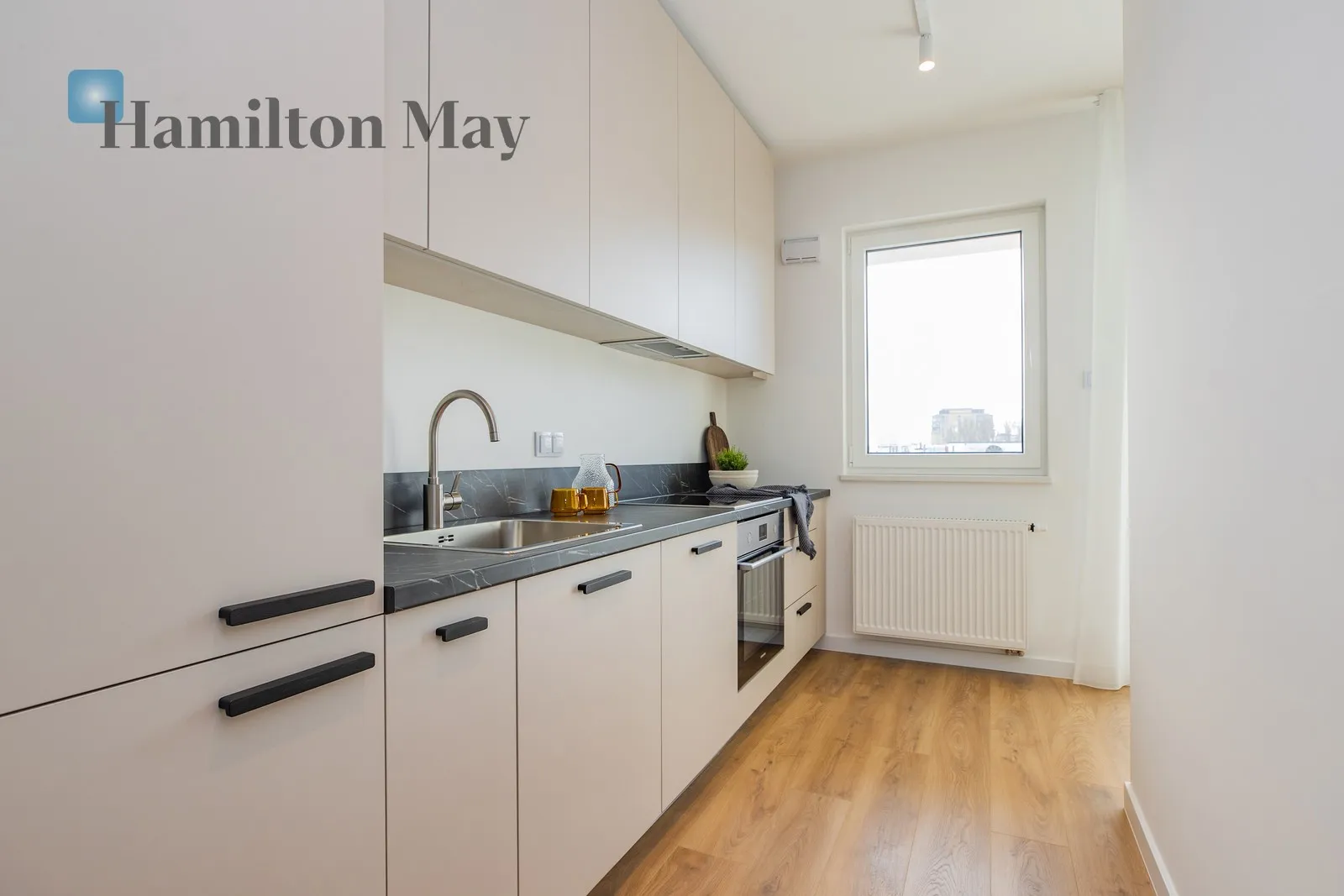 City: Warszawa Street: Żupnicza Region: Praga-Południe Subregion: Kamionek Distance to centre: 4.69 km Level: 1 Price: 1049000 PLN Bedrooms: 2 - slider