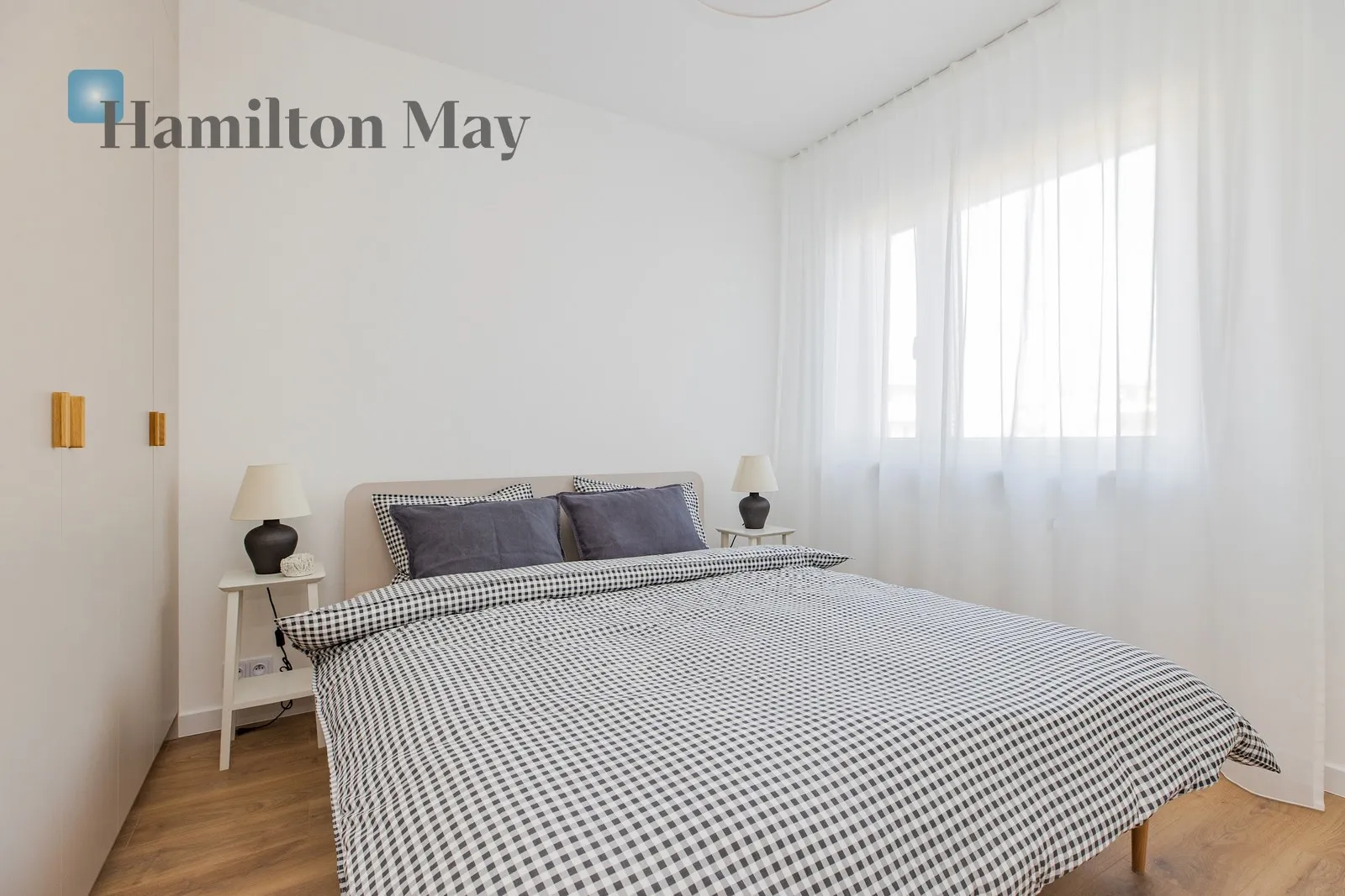 Street: Żupnicza Region: Praga-Południe Subregion: Kamionek Distance to centre: 4.69 km Level: 1 Price: 1049000 PLN Bedrooms: 2 Bathrooms: 1 - slider