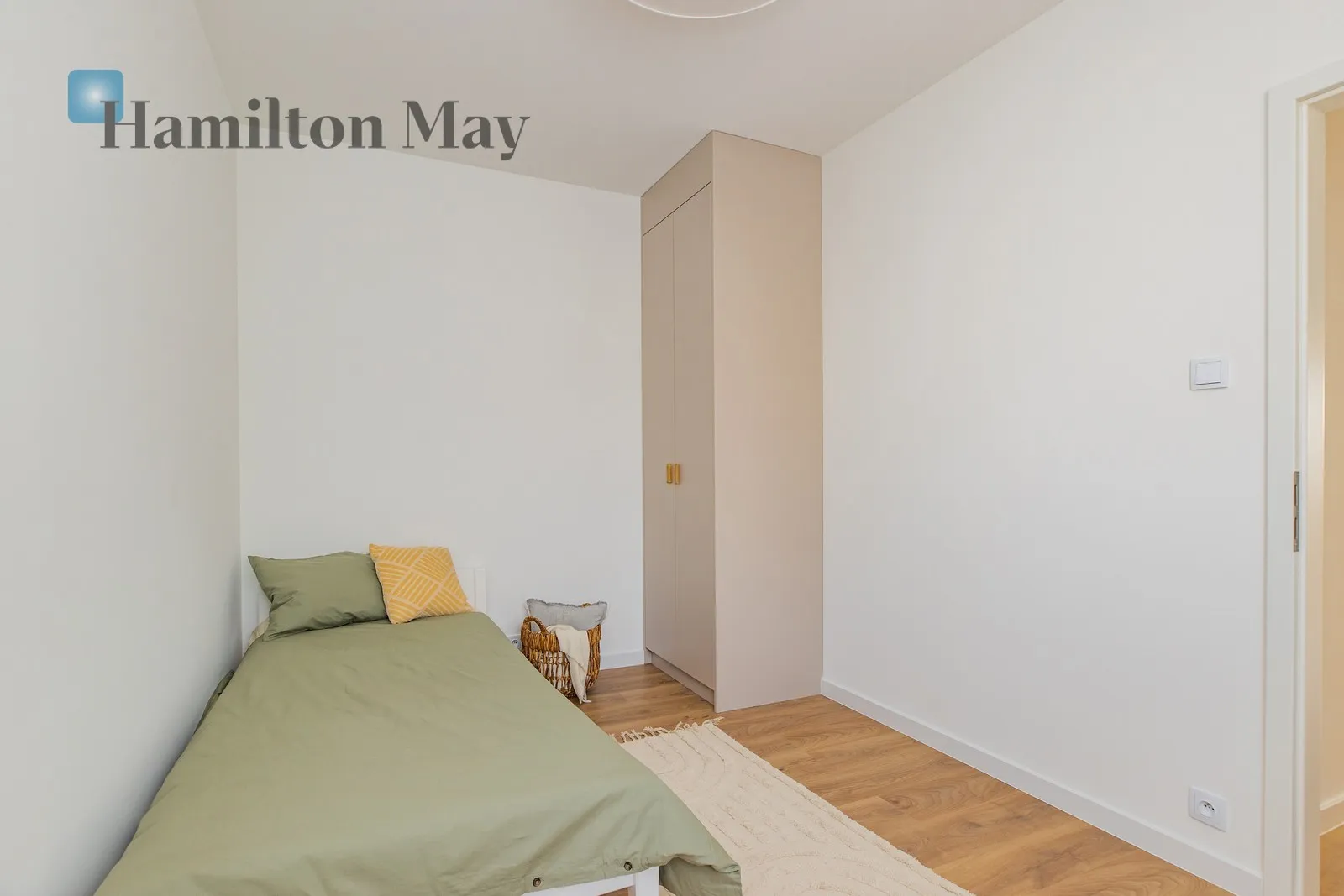 Street: Żupnicza Region: Praga-Południe Subregion: Kamionek Distance to centre: 4.69 km Level: 1 Price: 1049000 PLN Bedrooms: 2 - slider