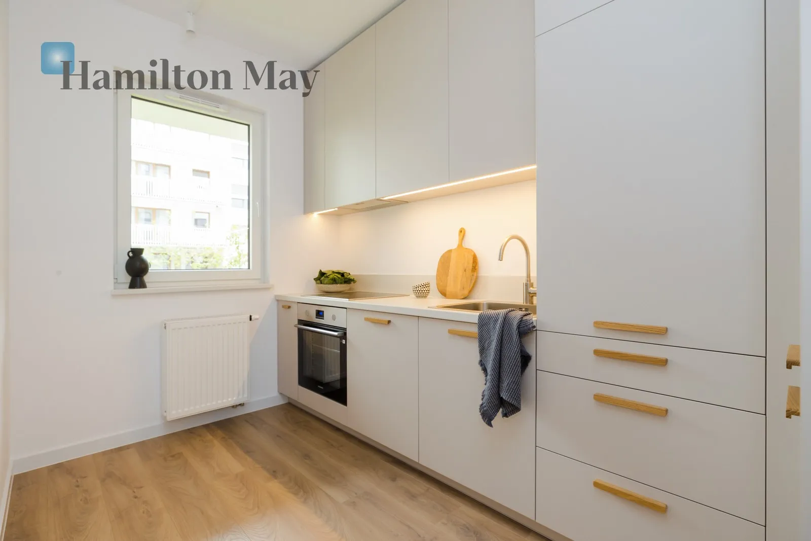 City: Warszawa Street: Żupnicza Region: Praga-Południe Subregion: Kamionek Distance to centre: 4.8 km Level: 5 Price: 1080000 PLN Bedrooms: 2 Bathrooms: 1 - slider