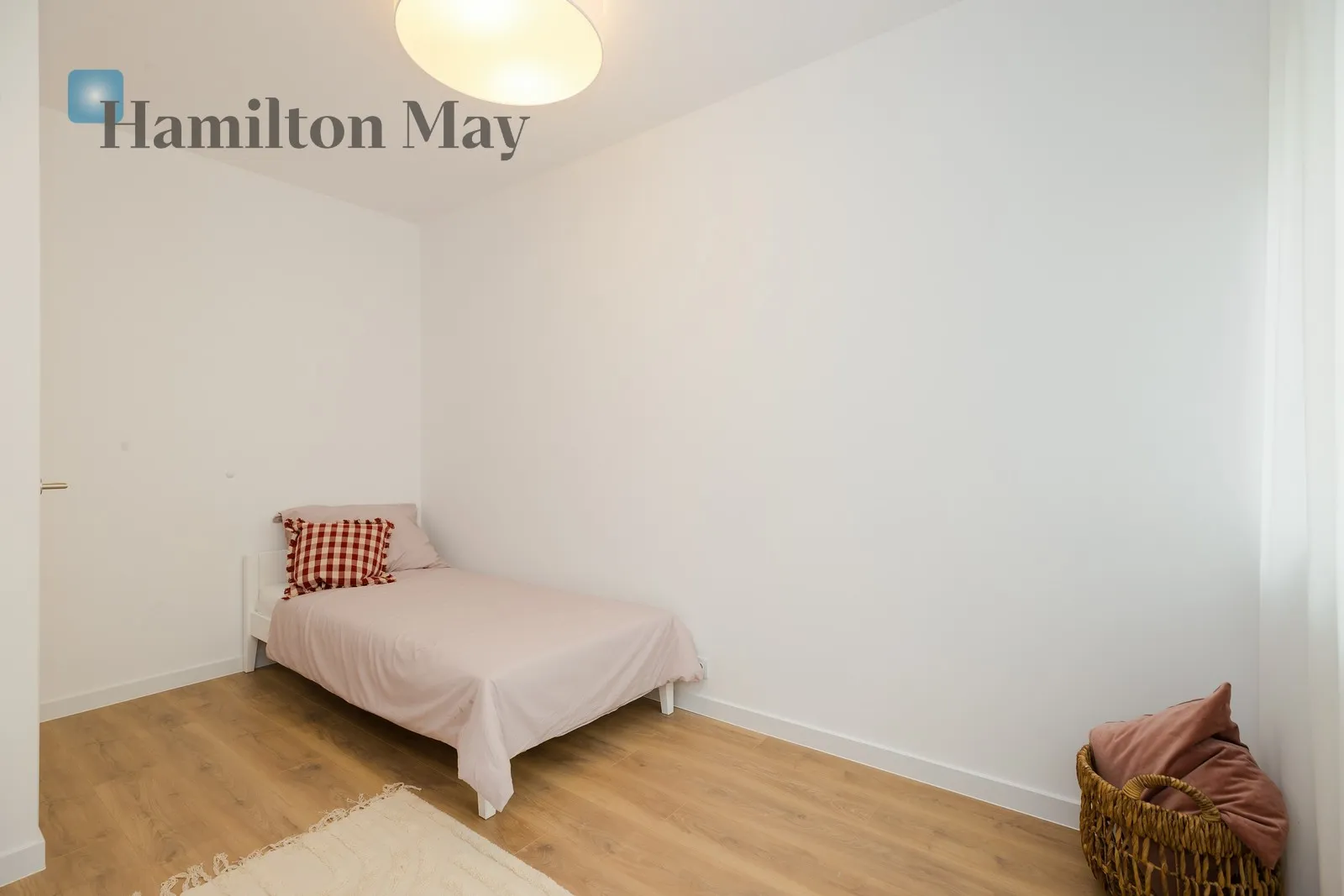 Region: Praga-Południe Subregion: Kamionek Distance to centre: 4.8 km Level: 5 Price: 1080000 PLN Bedrooms: 2 Bathrooms: 1 - slider