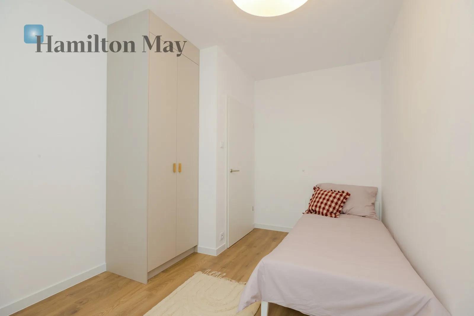 City: Warszawa Street: Żupnicza Region: Praga-Południe Subregion: Kamionek Distance to centre: 4.8 km Level: 5 Price: 1080000 PLN - slider