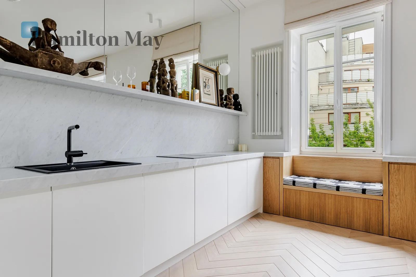 City: Warszawa Street: Litewska Region: Śródmieście Subregion: Śródmieście Południowe Distance to centre: 1.63 km Level: 2 Price: 12000 PLN Bedrooms: 1 - slider