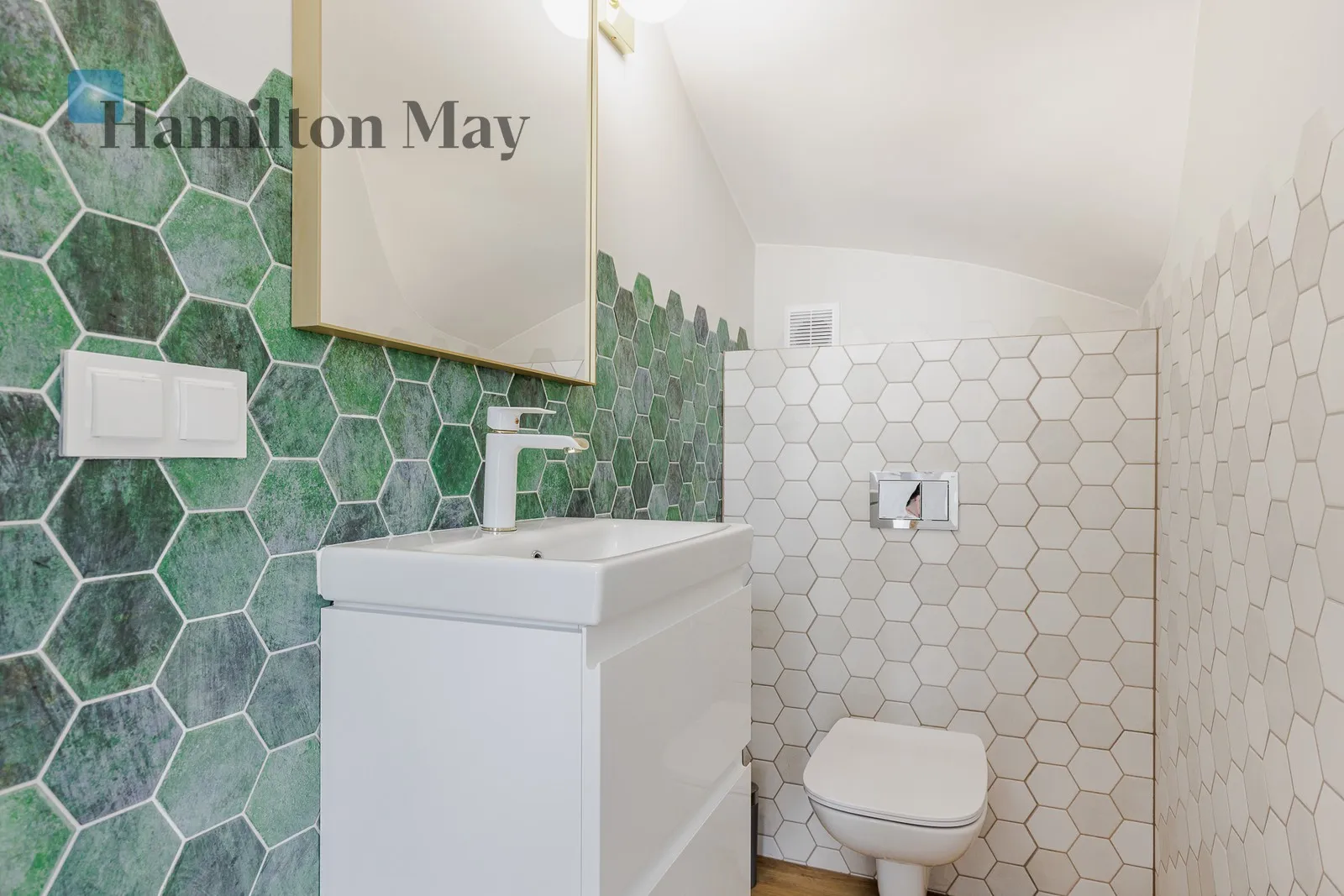Bedrooms: 4 Bathrooms: 3 Plot size: 644m2 Price/m2: 91 PLN - slider