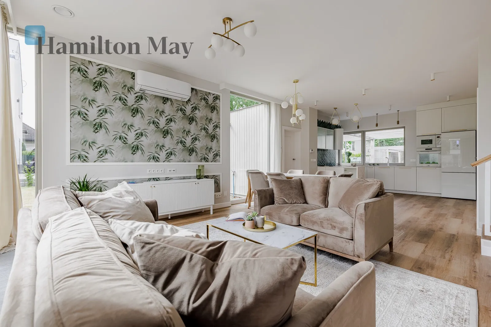 Street: Wczasowa Region: Klarysew Distance to centre: 15.1 km Price: 15000 PLN Bedrooms: 4 Bathrooms: 3 Plot size: 644m2 - slider