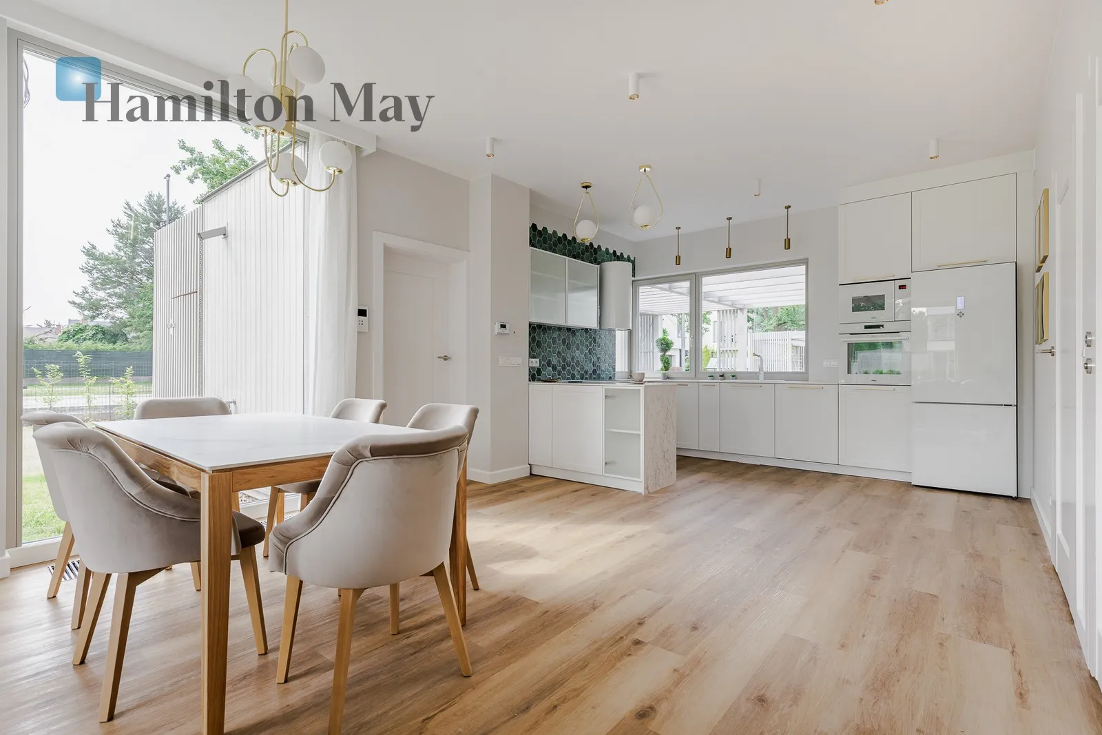 Region: Klarysew Distance to centre: 15.1 km Price: 15000 PLN Bedrooms: 4 Bathrooms: 3 Plot size: 644m2 Price/m2: 91 PLN - slider