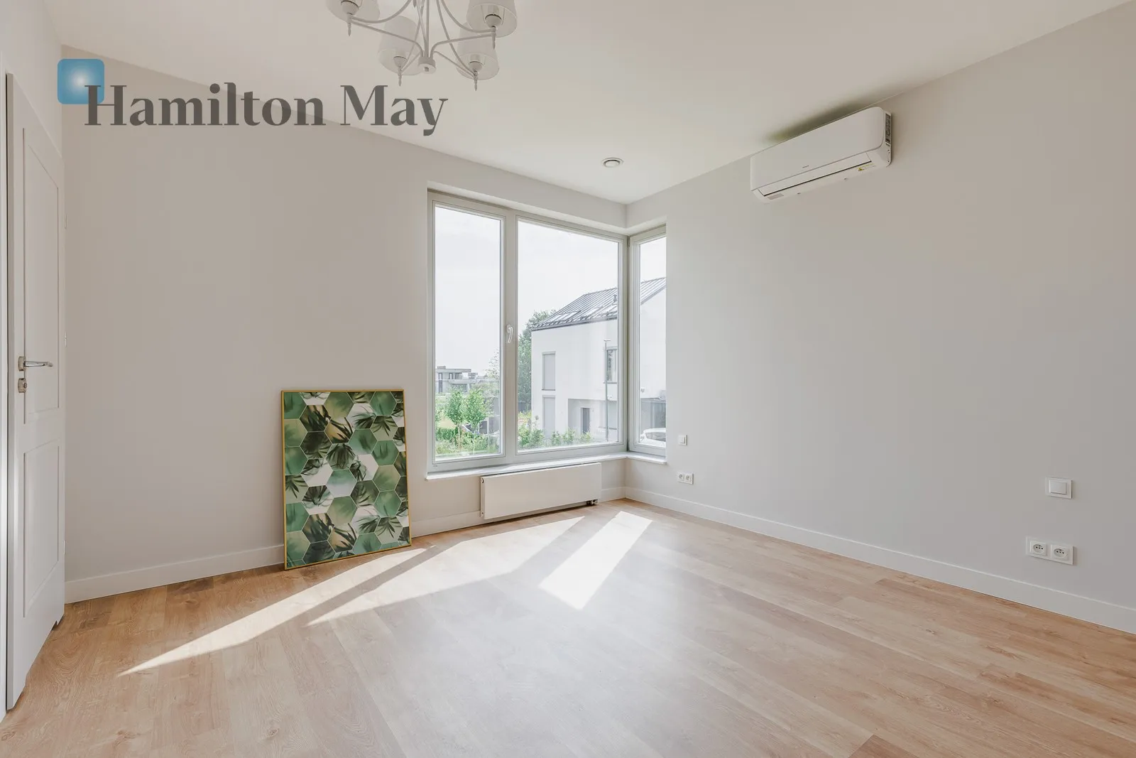 Distance to centre: 15.1 km Price: 15000 PLN Bedrooms: 4 Bathrooms: 3 Plot size: 644m2 - slider