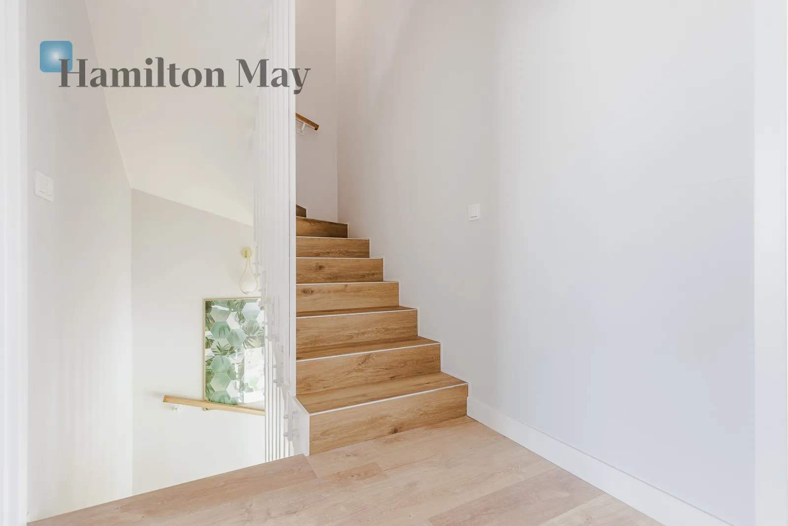 Distance to centre: 15.1 km Price: 15000 PLN Bedrooms: 4 Bathrooms: 3 - slider