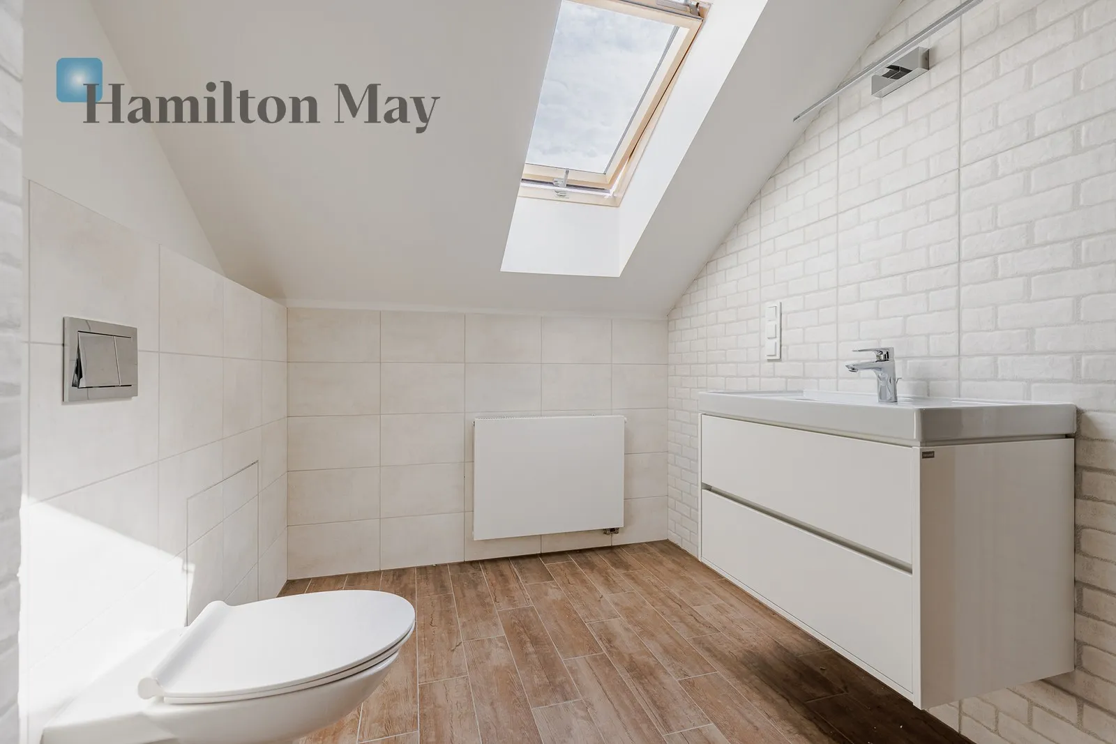 Price: 15000 PLN Bedrooms: 4 Bathrooms: 3 Plot size: 644m2 - slider