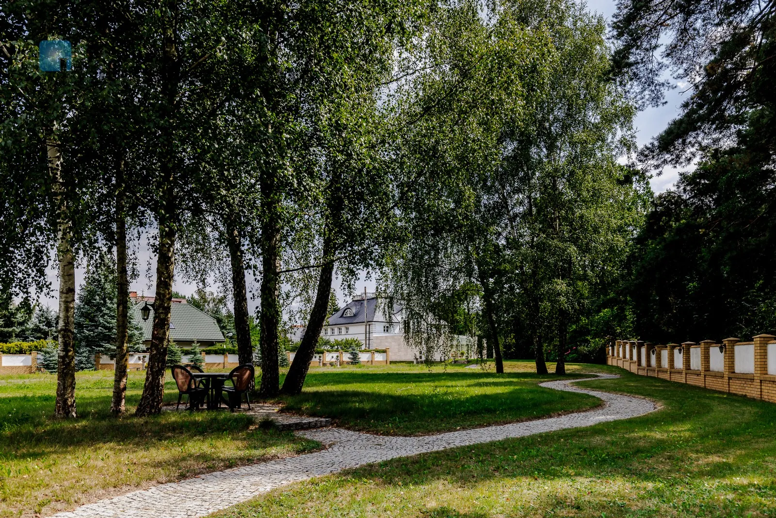Luksusowa, klasyczna posiadłość granicząca z lasem w Nieporęcie - slider