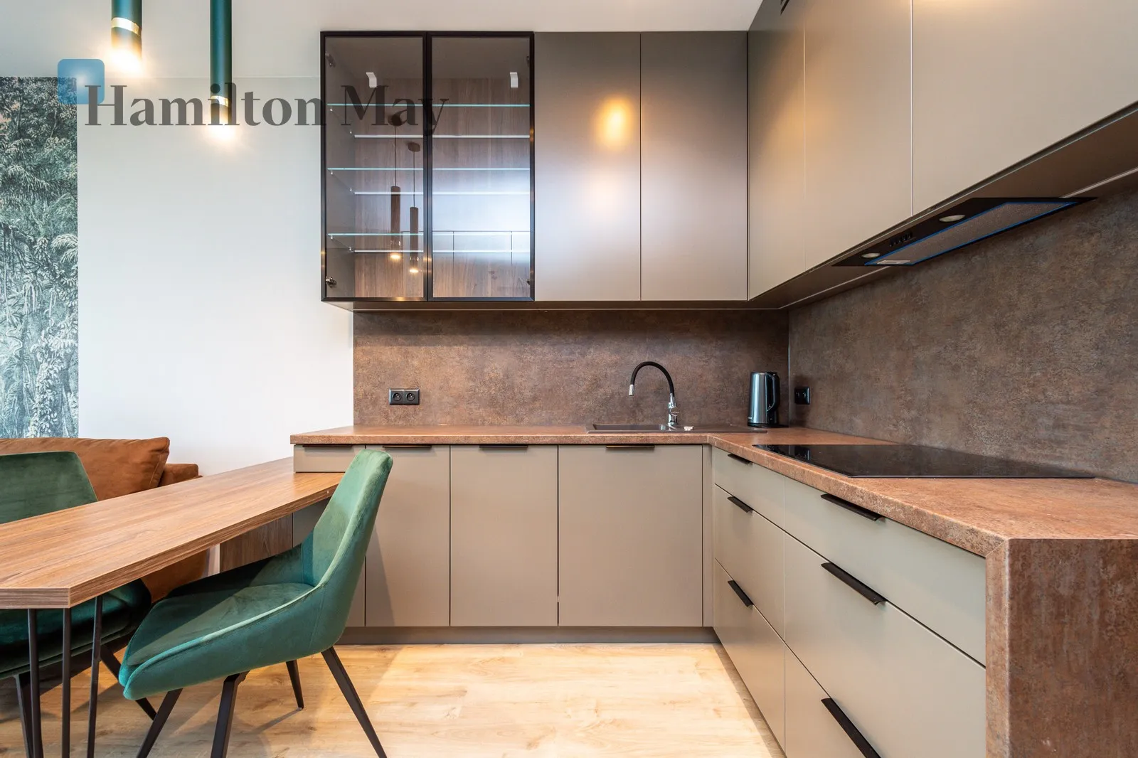 Distance to centre: 1.9 km Level: 7 Price: 3200 PLN Bedrooms: 0 - slider