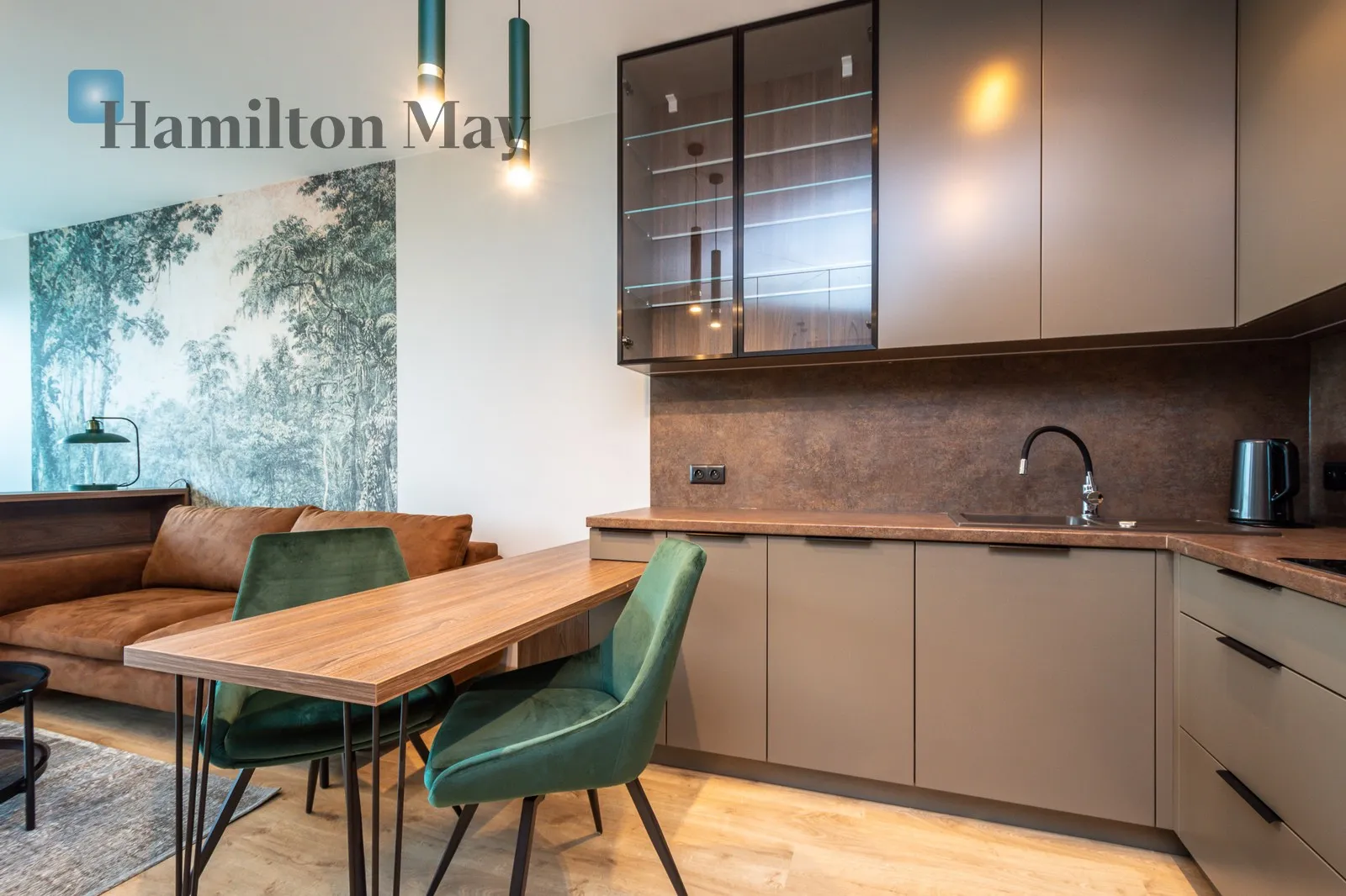 Level: 7 Price: 3200 PLN Bedrooms: 0 Bathrooms: 1 - slider