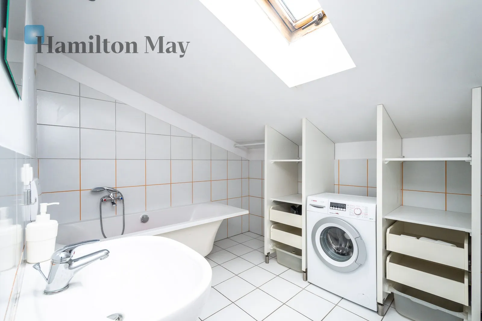 Street: Cystersów Region: Grzegórzki Distance to centre: 2.34 km Level: 3 Price: 3400 PLN Bedrooms: null Bathrooms: null - slider