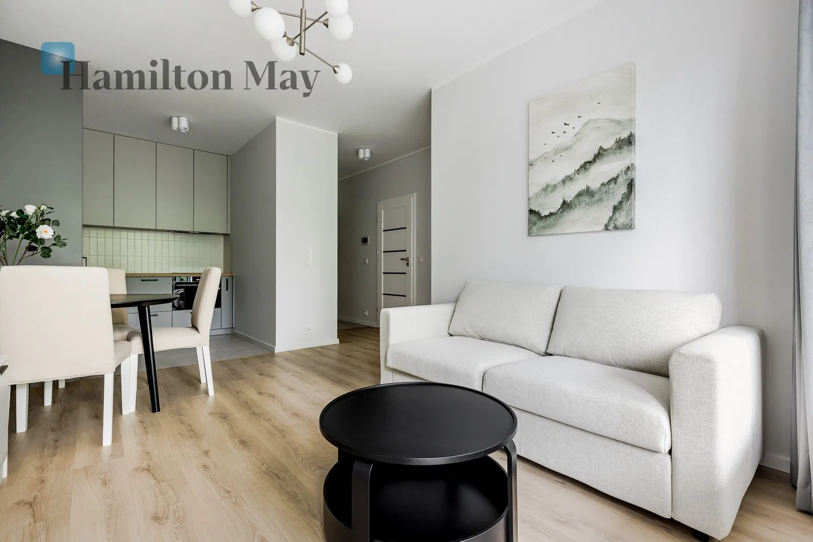 Street: Ludwiki Region: Wola Subregion: Czyste Distance to centre: 3.24 km Level: 2 Price: 4300 PLN Bedrooms: 1 Bathrooms: 1 Size: 41.57m2 - slider