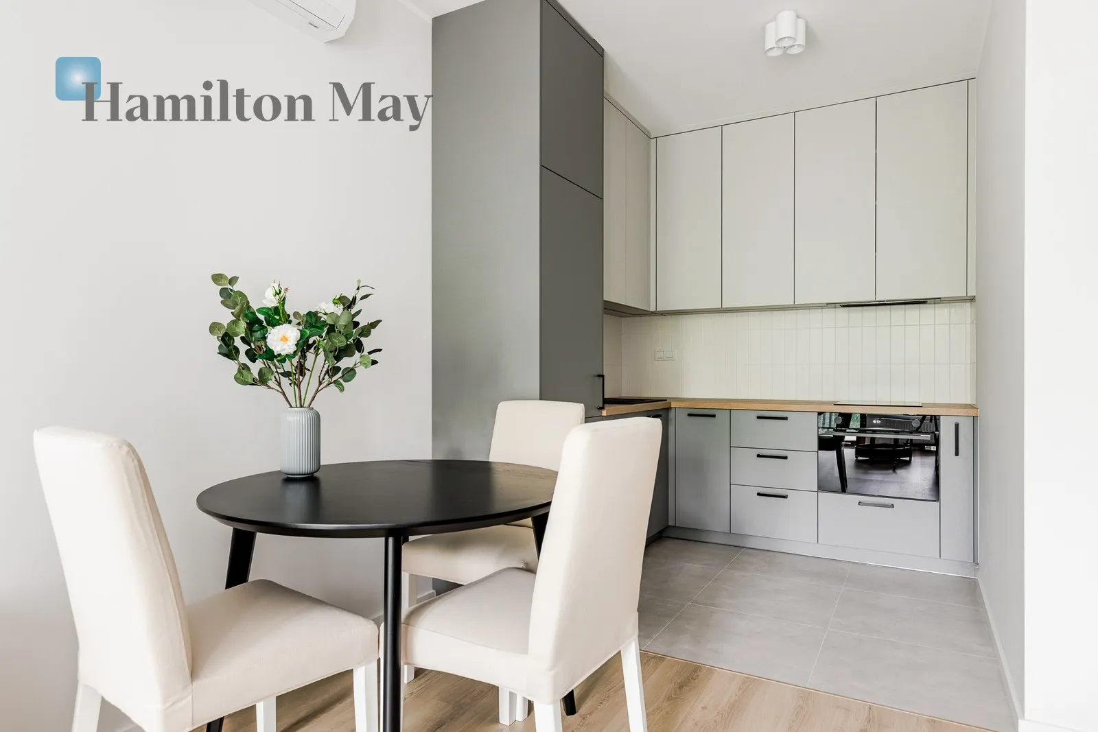 Street: Ludwiki Region: Wola Subregion: Czyste Distance to centre: 3.24 km Level: 2 Price: 4300 PLN Bedrooms: 1 Bathrooms: 1 Size: 41.57m2 Price/m2: 103 PLN - slider