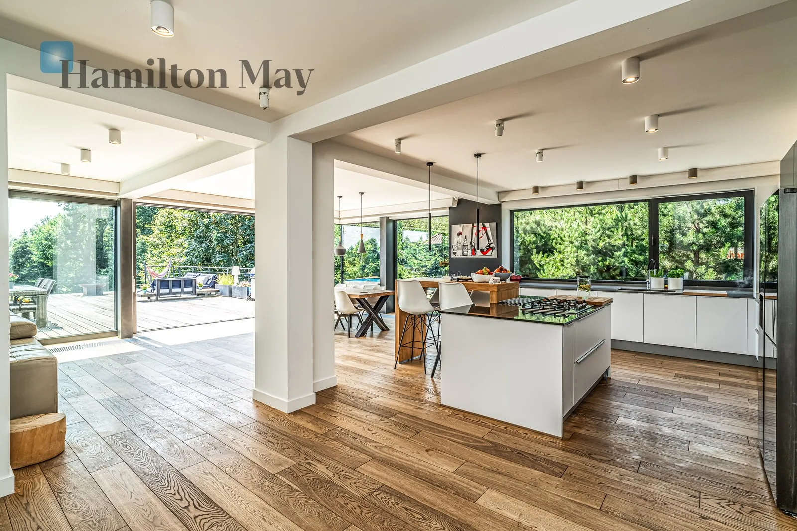 Region: Włosań Distance to centre: 16.31 km Price: 5850000 PLN Bedrooms: 4 Bathrooms: 4 Plot size: 10000m2 Price/m2: 10976 PLN - slider