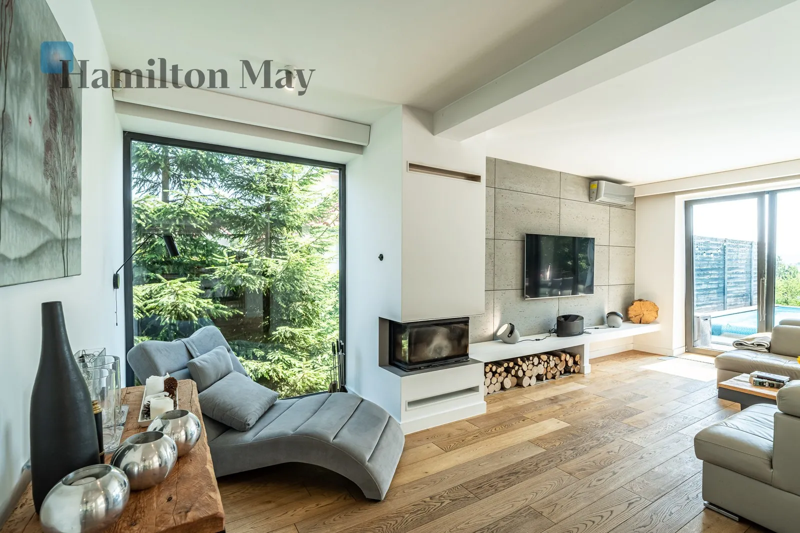 Region: Włosań Distance to centre: 16.31 km Price: 5850000 PLN Bedrooms: 4 Bathrooms: 4 Plot size: 10000m2 - slider