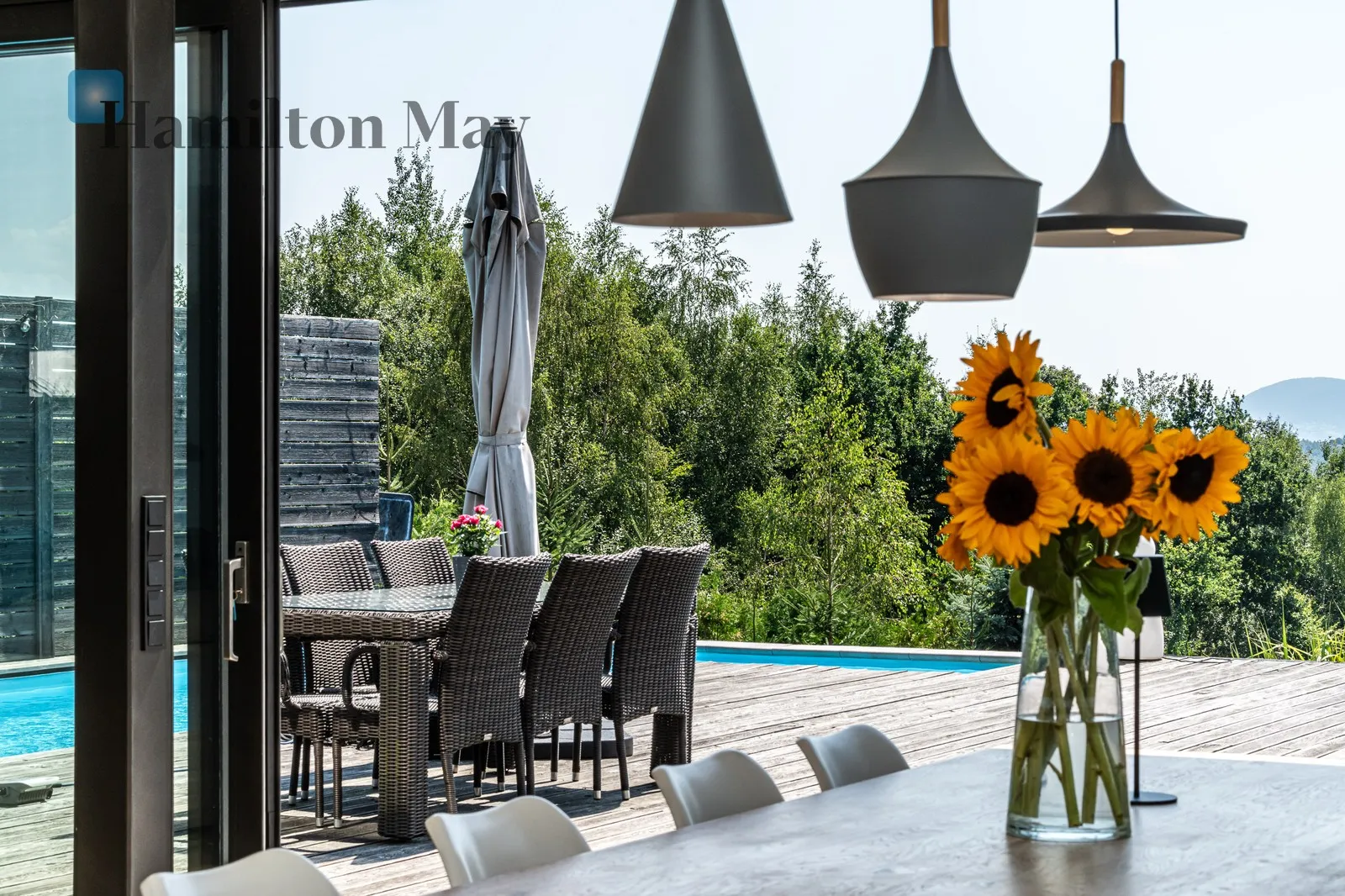 Bedrooms: 4 Bathrooms: 4 Plot size: 10000m2 - slider