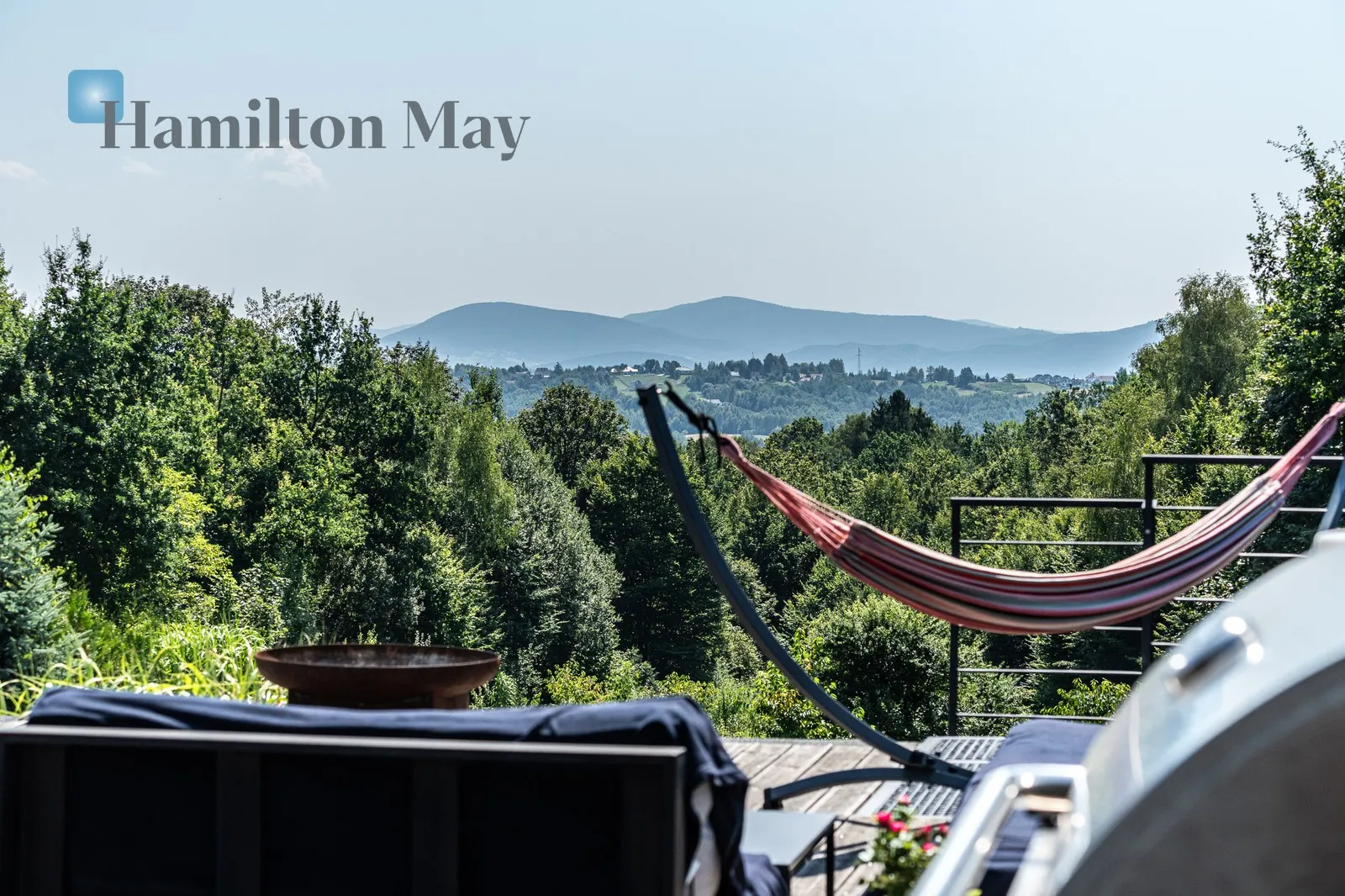 Villa in Mogilany with a heated pool and panoramic mountain views - slider