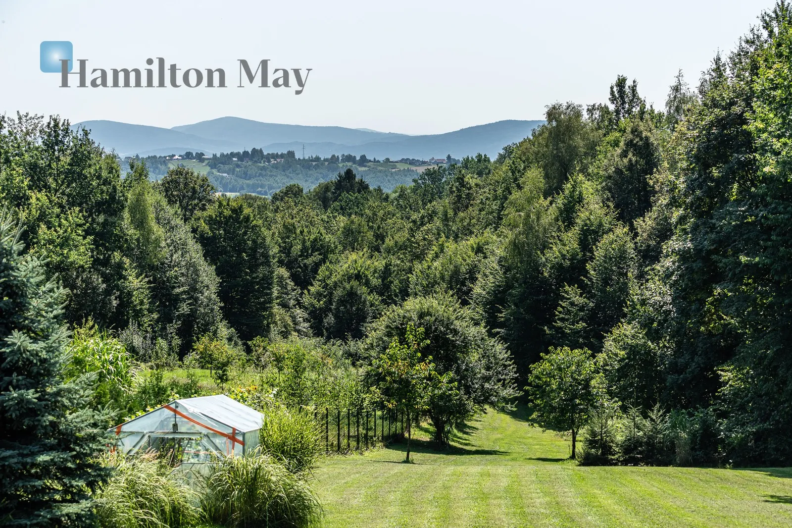 Villa in Mogilany with a heated pool and panoramic mountain views - slider
