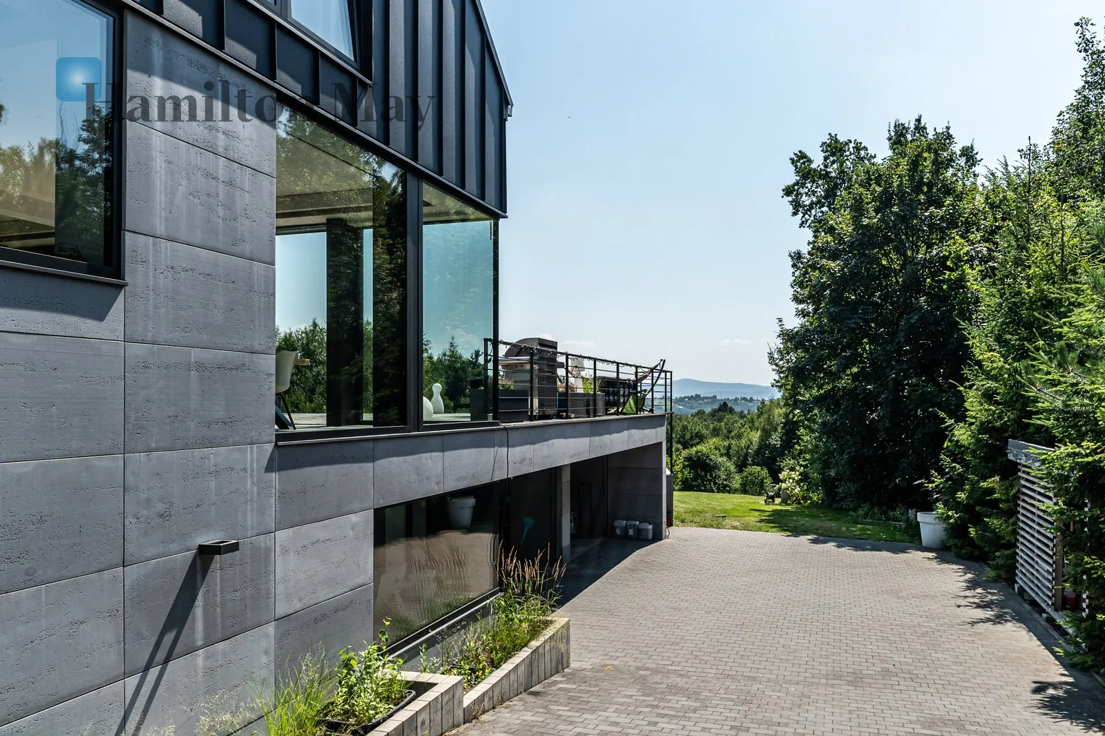 Plot size: 10000m2 - slider