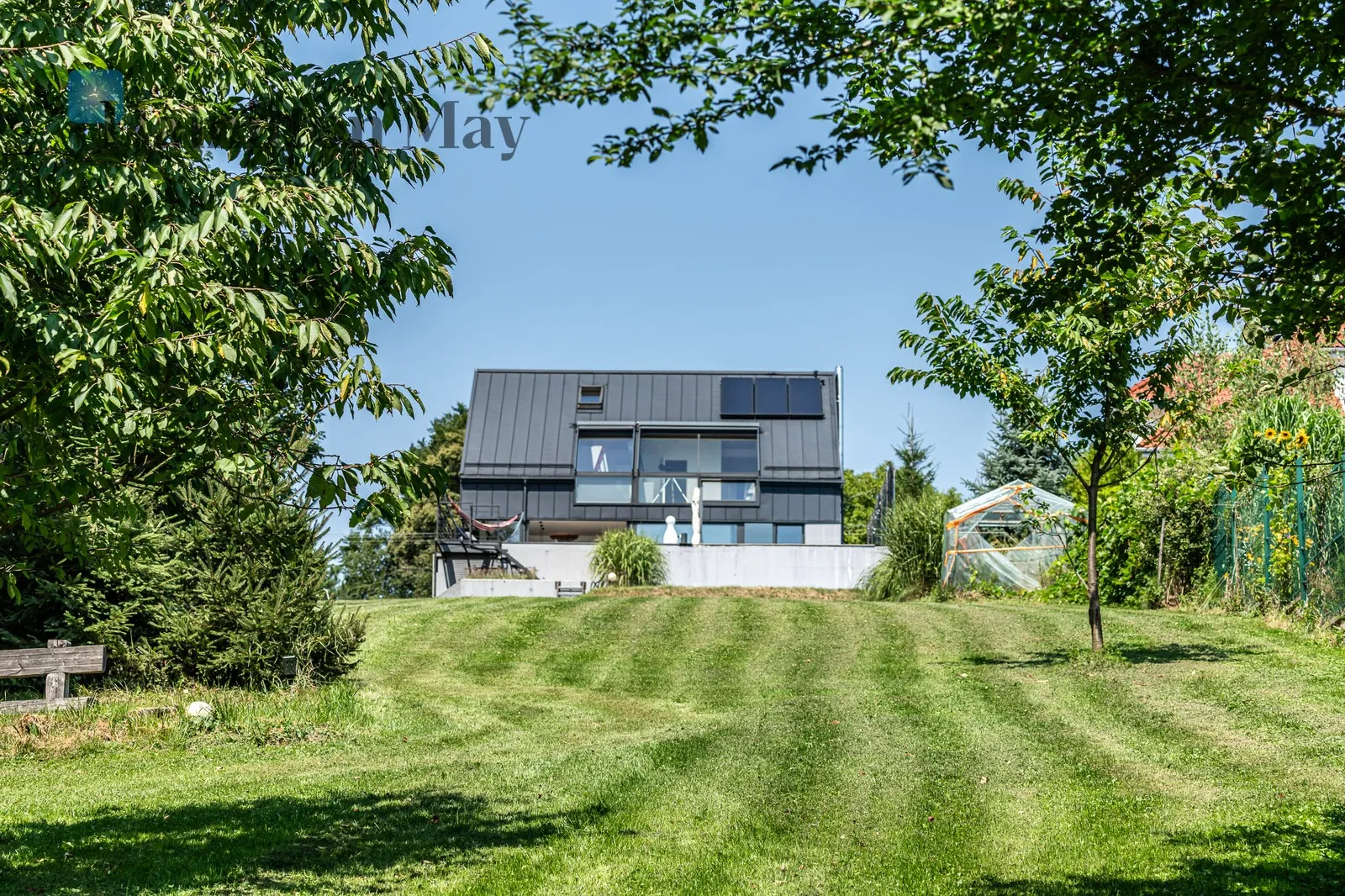 Price: 5850000 PLN Bedrooms: 4 Bathrooms: 4 Plot size: 10000m2 Price/m2: 10976 PLN - slider