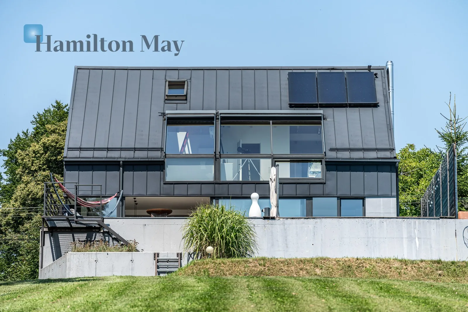 Villa in Mogilany with a heated pool and panoramic mountain views - slider