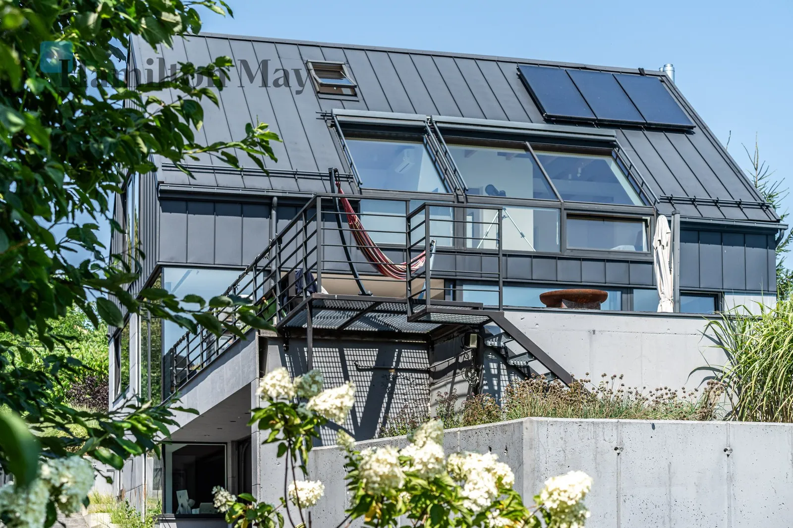 Villa in Mogilany with a heated pool and panoramic mountain views - slider