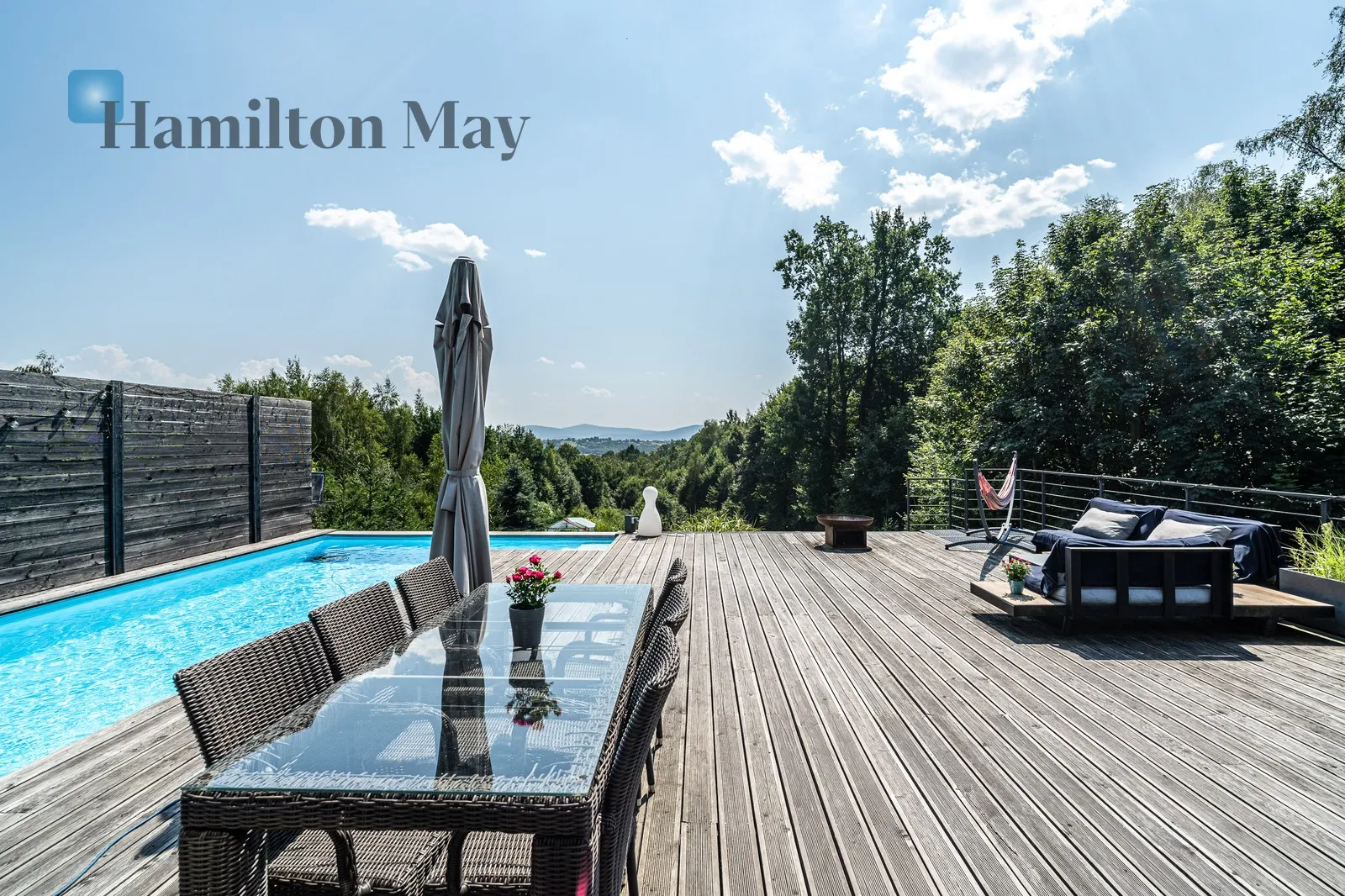 Villa in Mogilany with a heated pool and panoramic mountain views - slider