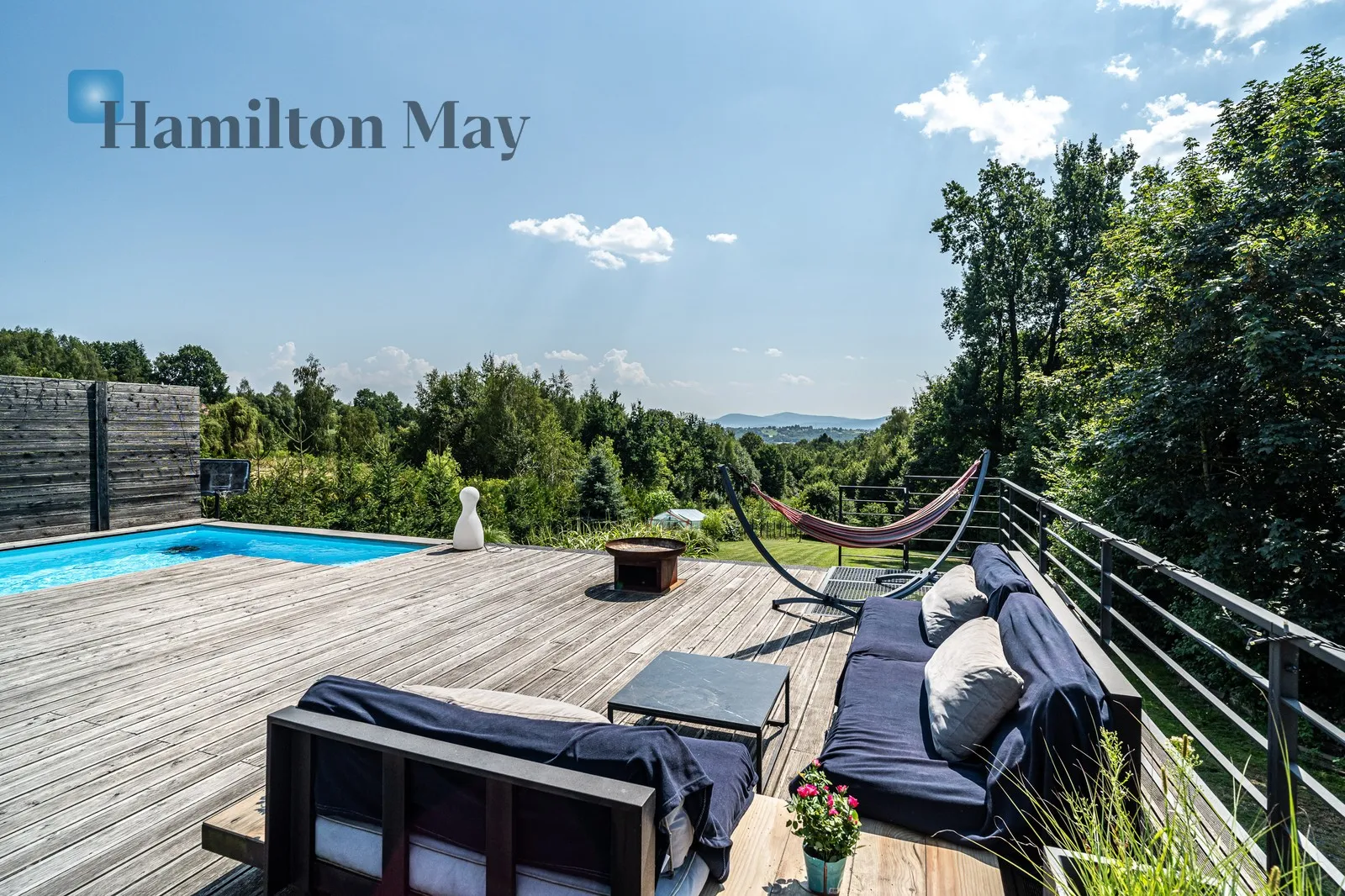 Villa in Mogilany with a heated pool and panoramic mountain views - slider