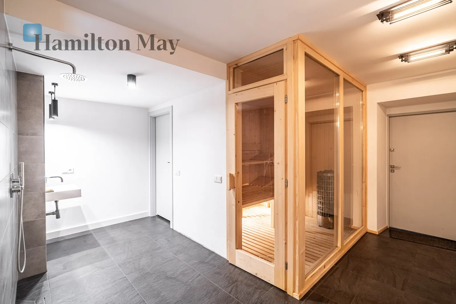 Bedrooms: 4 - slider