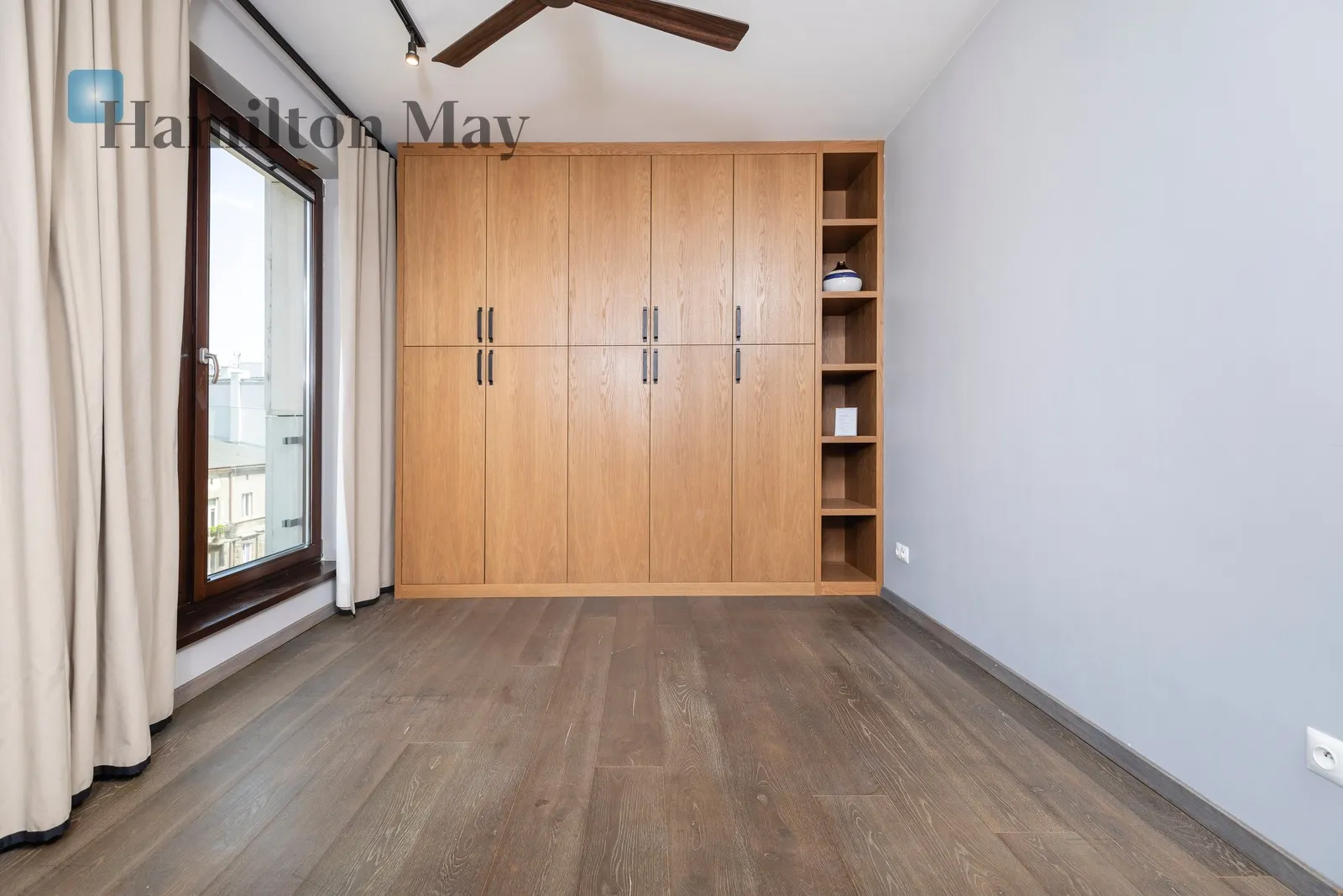 Distance to centre: 1.28 km Level: 4 Price: 6500 PLN Bedrooms: 2 Bathrooms: 2 Size: 91m2 - slider