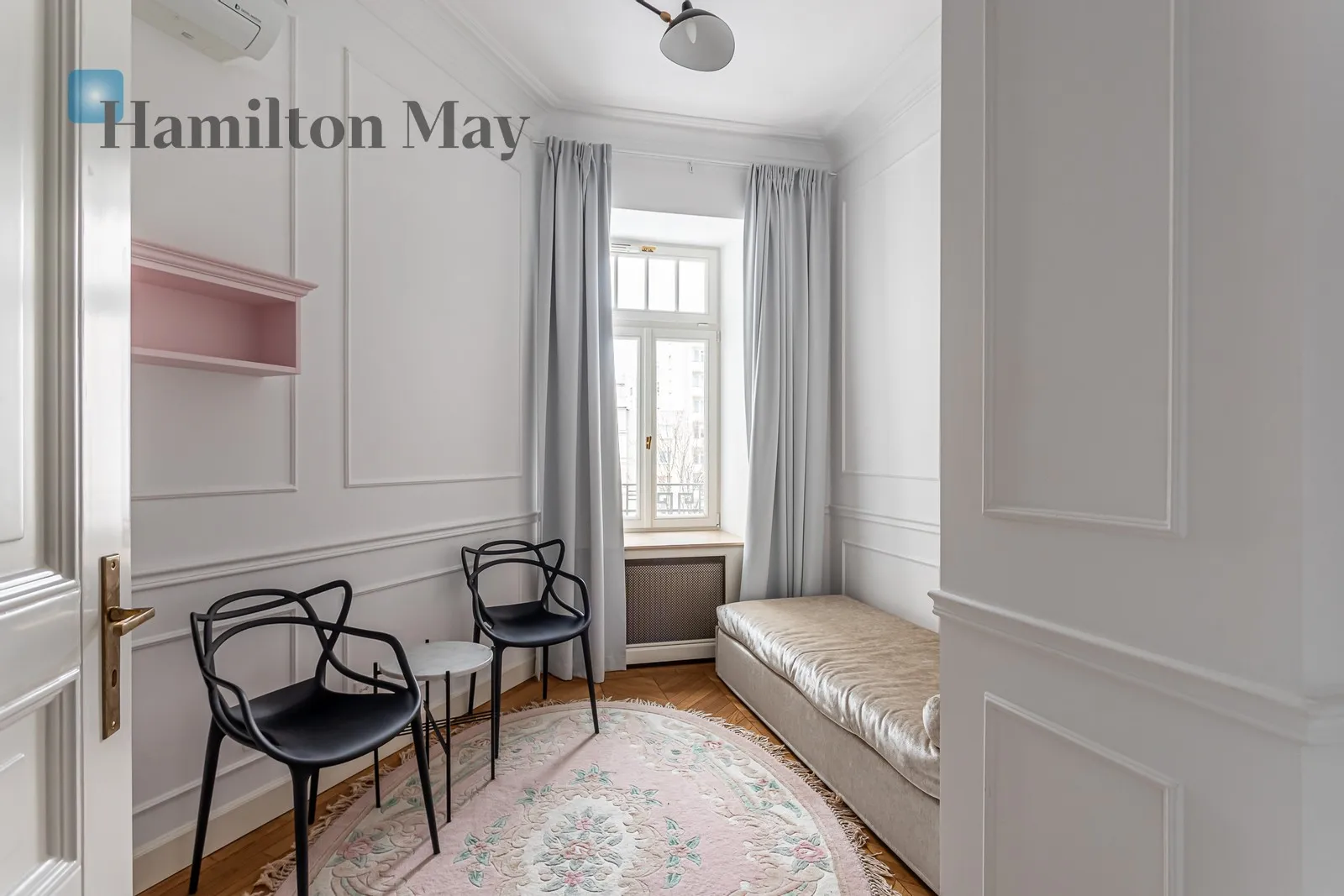 Distance to centre: 0.4 km Level: 3 Price: 12000 PLN Bedrooms: 2 Bathrooms: 1 Size: 76m2 Price/m2: 158 PLN - slider