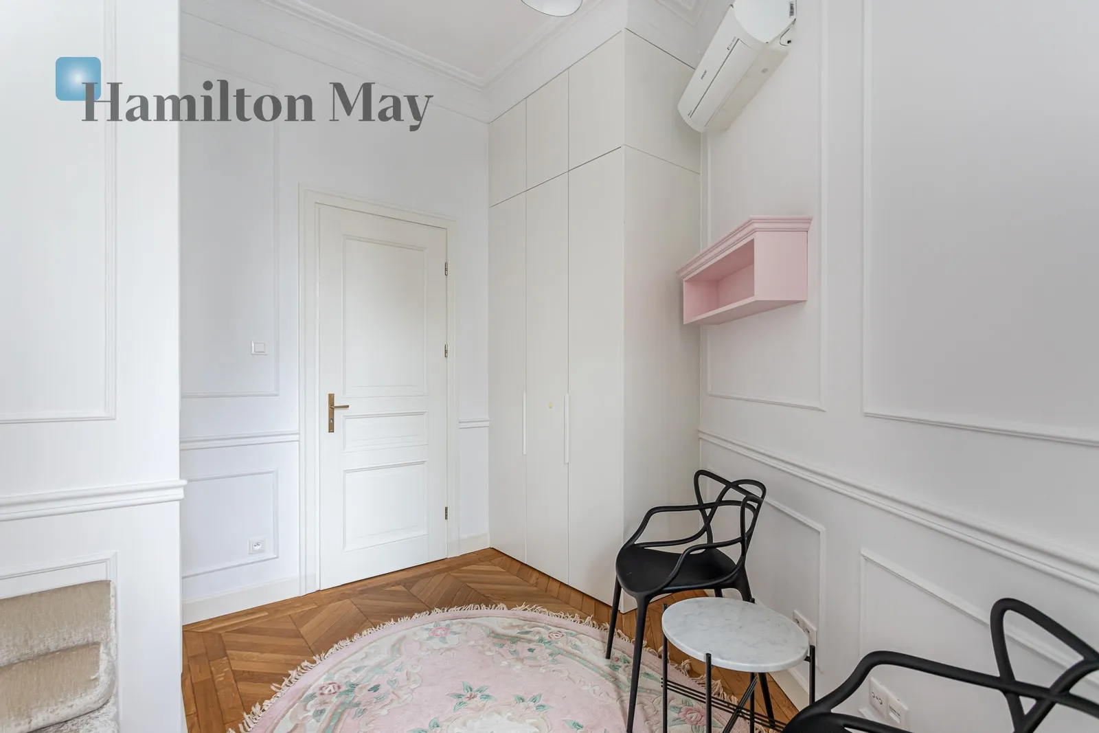 City: Warszawa Street: Hoża Region: Śródmieście Subregion: Śródmieście Północne Distance to centre: 0.4 km Level: 3 - slider