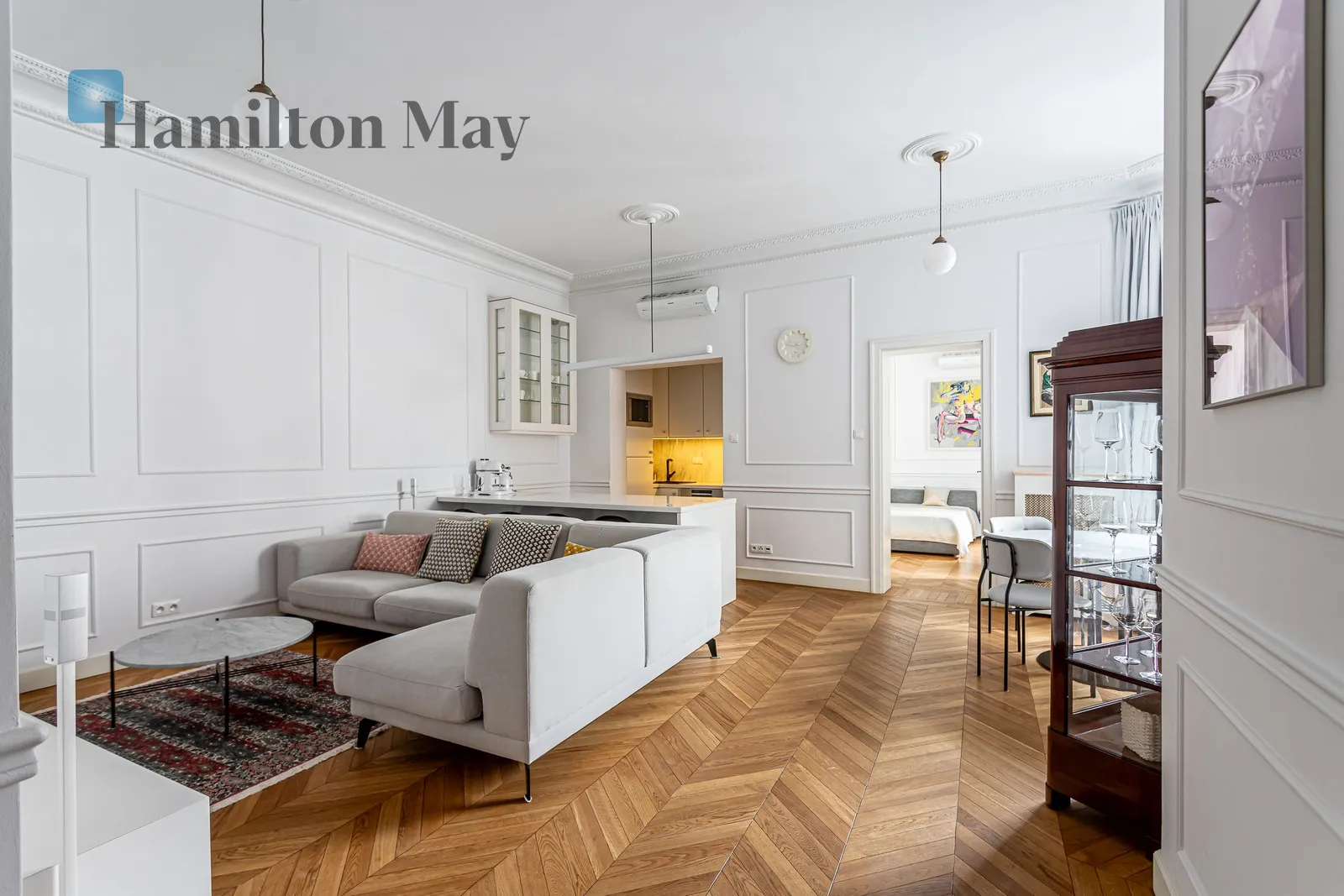 City: Warszawa Street: Hoża Region: Śródmieście Subregion: Śródmieście Północne Distance to centre: 0.4 km Level: 3 Price: 12000 PLN Bedrooms: 2 Bathrooms: 1 Size: 76m2 Price/m2: 158 PLN - slider