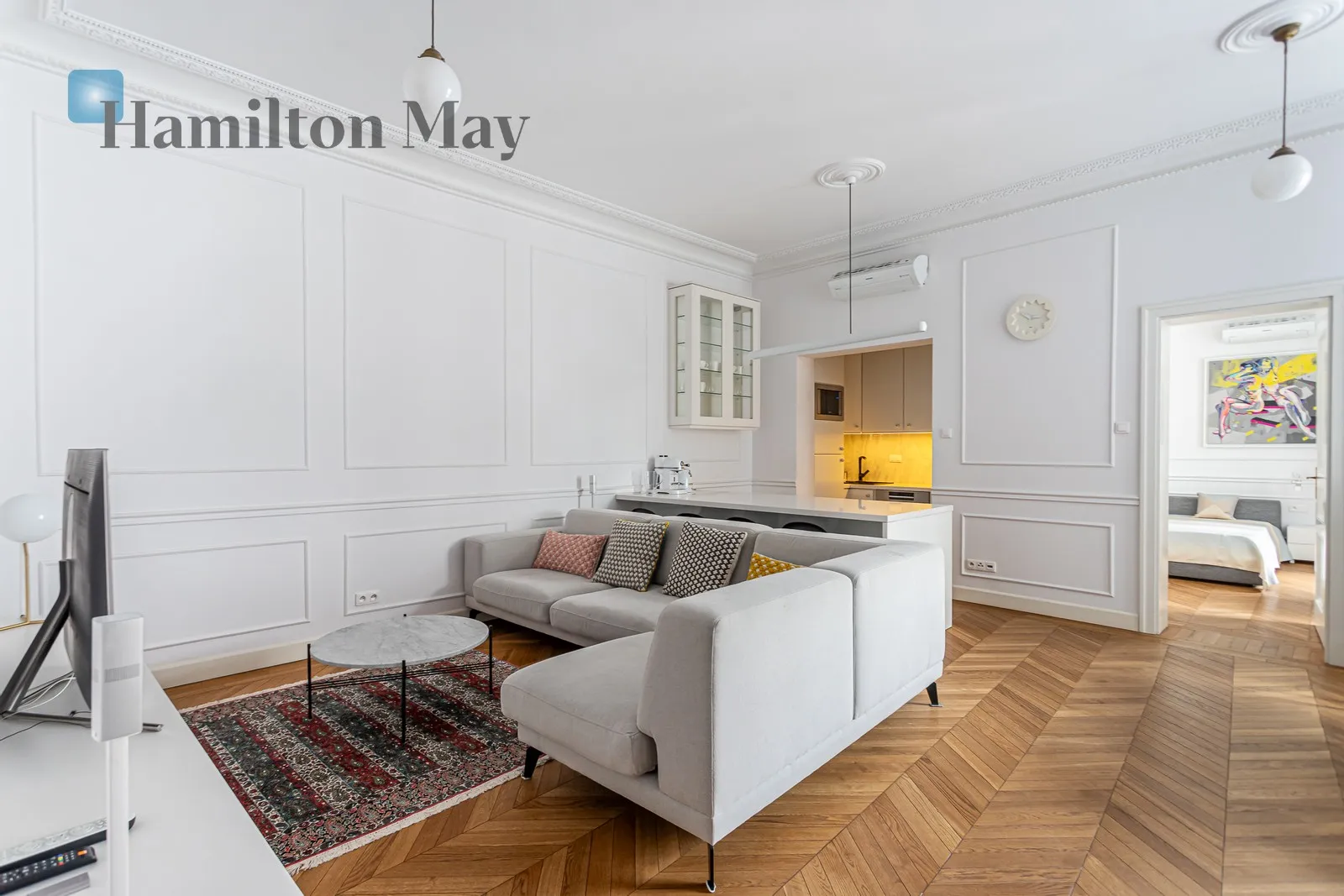 Street: Hoża Region: Śródmieście Subregion: Śródmieście Północne Distance to centre: 0.4 km Level: 3 Price: 12000 PLN Bedrooms: 2 Bathrooms: 1 Size: 76m2 Price/m2: 158 PLN - slider