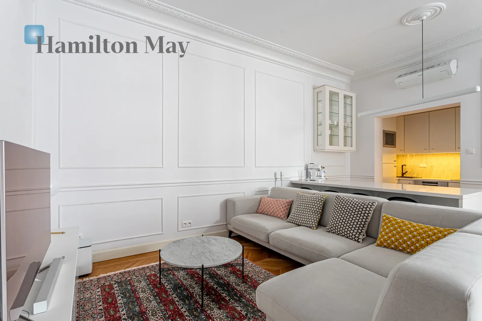 Street: Hoża Region: Śródmieście Subregion: Śródmieście Północne Distance to centre: 0.4 km Level: 3 Price: 12000 PLN Bedrooms: 2 Bathrooms: 1 Size: 76m2 - slider