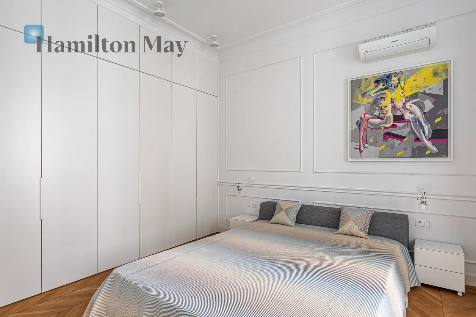 Street: Hoża Region: Śródmieście Subregion: Śródmieście Północne Distance to centre: 0.4 km Level: 3 Price: 12000 PLN Bedrooms: 2 - slider