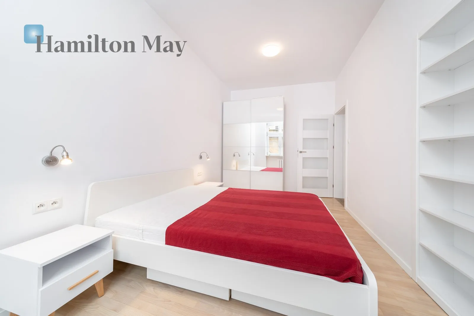 City: Kraków Street: Józefa Region: Stare Miasto Subregion: Kazimierz Distance to centre: 1.38 km Level: 2 Price: 3700 PLN Bedrooms: 2 - slider