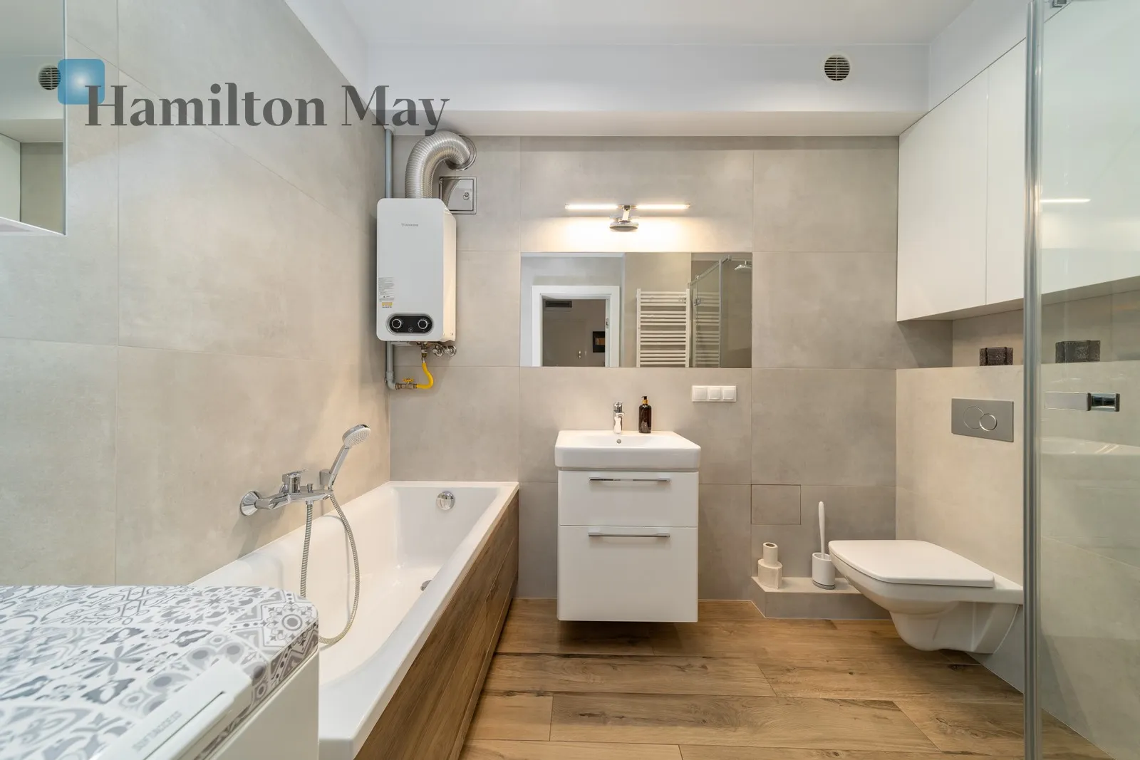 Region: Stare Miasto Subregion: Kazimierz Distance to centre: 1.38 km Level: 2 Price: 3700 PLN Bedrooms: 2 Bathrooms: 1 - slider
