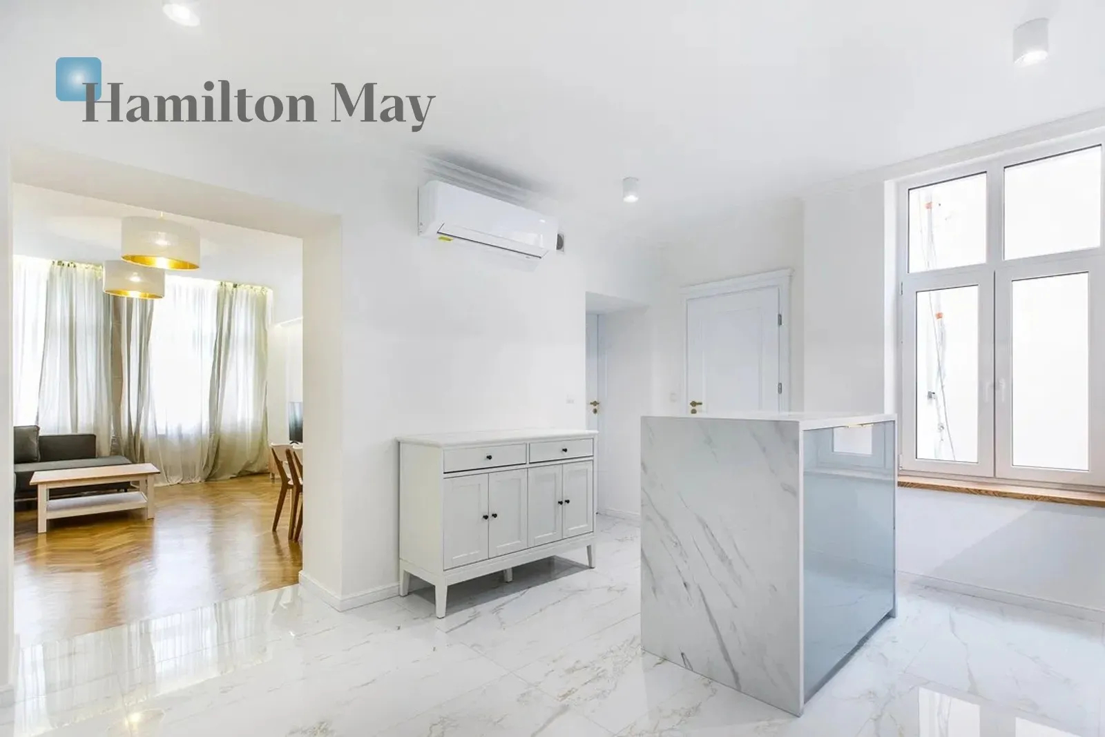 Street: plac Wolnica Region: Stare Miasto Distance to centre: 1.56 km Level: 3 Price: 1837500 PLN Bedrooms: 2 Bathrooms: 1 Size: 76m2 Price/m2: 24178 PLN - slider