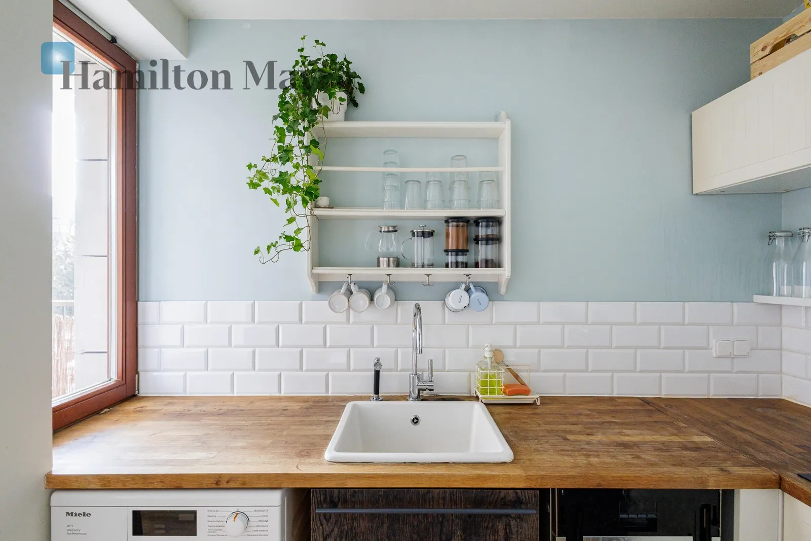 Street: Antoniego Józefa Madalińskiego Region: Mokotów Subregion: Sielce Distance to centre: 2.88 km Level: 1 Price: 5300 PLN Bedrooms: 2 Bathrooms: 1 Size: 70m2 - slider