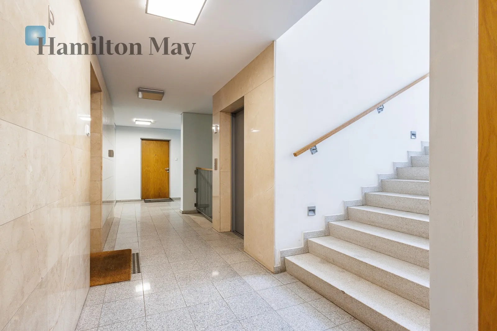 Subregion: Sielce Distance to centre: 2.88 km Level: 1 Price: 5300 PLN Bedrooms: 2 Bathrooms: 1 Size: 70m2 - slider