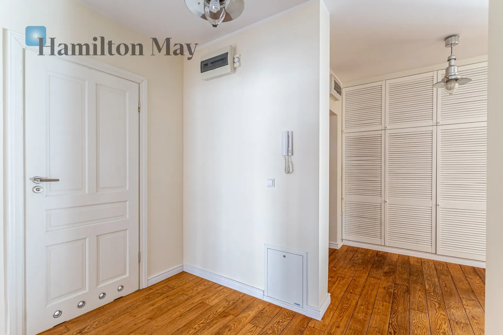 Street: Tarchomińska Region: Praga-Północ Subregion: Szmulowizna Distance to centre: 3.83 km Level: 5 Price: 7000 PLN Bedrooms: 3 - slider