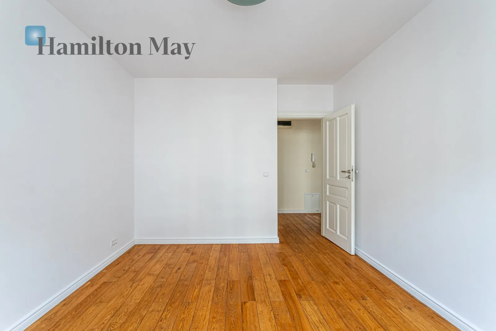 Subregion: Szmulowizna Distance to centre: 3.83 km Level: 5 Price: 7000 PLN Bedrooms: 3 Bathrooms: 2 Size: 127m2 - slider