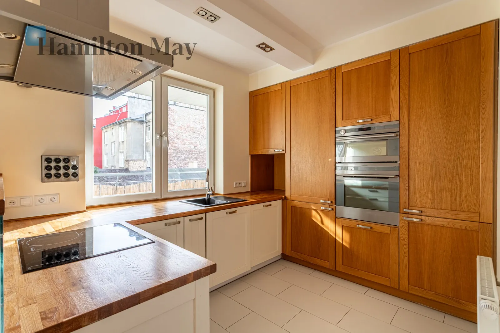 City: Warszawa Street: Tarchomińska Region: Praga-Północ Subregion: Szmulowizna Distance to centre: 3.83 km Level: 5 Price: 7000 PLN Bedrooms: 3 Bathrooms: 2 Size: 127m2 - slider