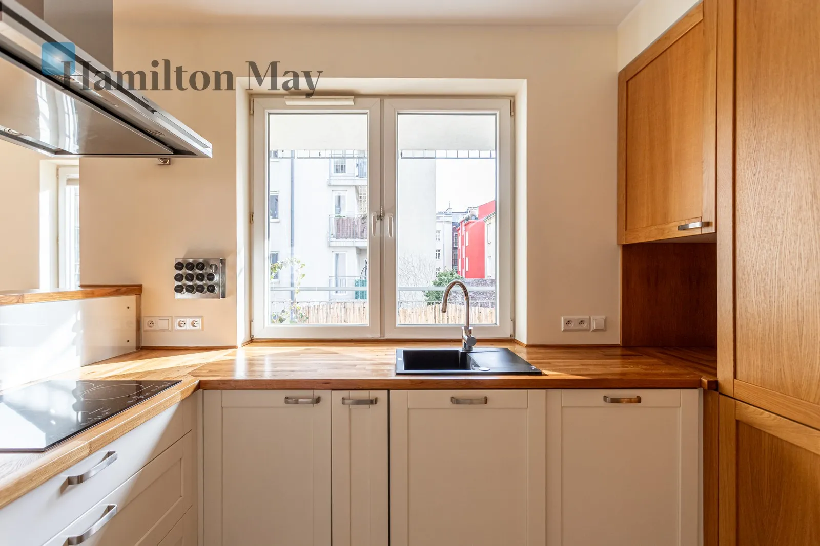 Street: Tarchomińska Region: Praga-Północ Subregion: Szmulowizna Distance to centre: 3.83 km Level: 5 Price: 7000 PLN Bedrooms: 3 Bathrooms: 2 Size: 127m2 Price/m2: 55 PLN - slider