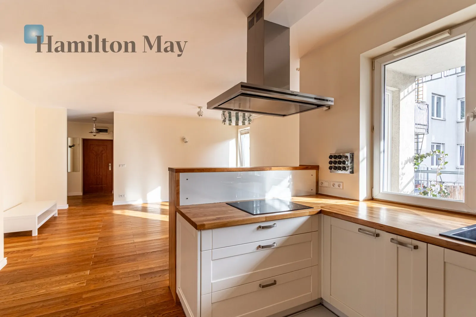 City: Warszawa Street: Tarchomińska Region: Praga-Północ Subregion: Szmulowizna Distance to centre: 3.83 km Level: 5 Price: 7000 PLN Bedrooms: 3 Bathrooms: 2 - slider