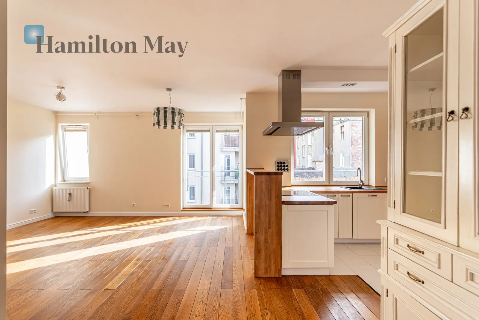 Region: Praga-Północ Subregion: Szmulowizna Distance to centre: 3.83 km Level: 5 Price: 7000 PLN Bedrooms: 3 Bathrooms: 2 Size: 127m2 Price/m2: 55 PLN - slider