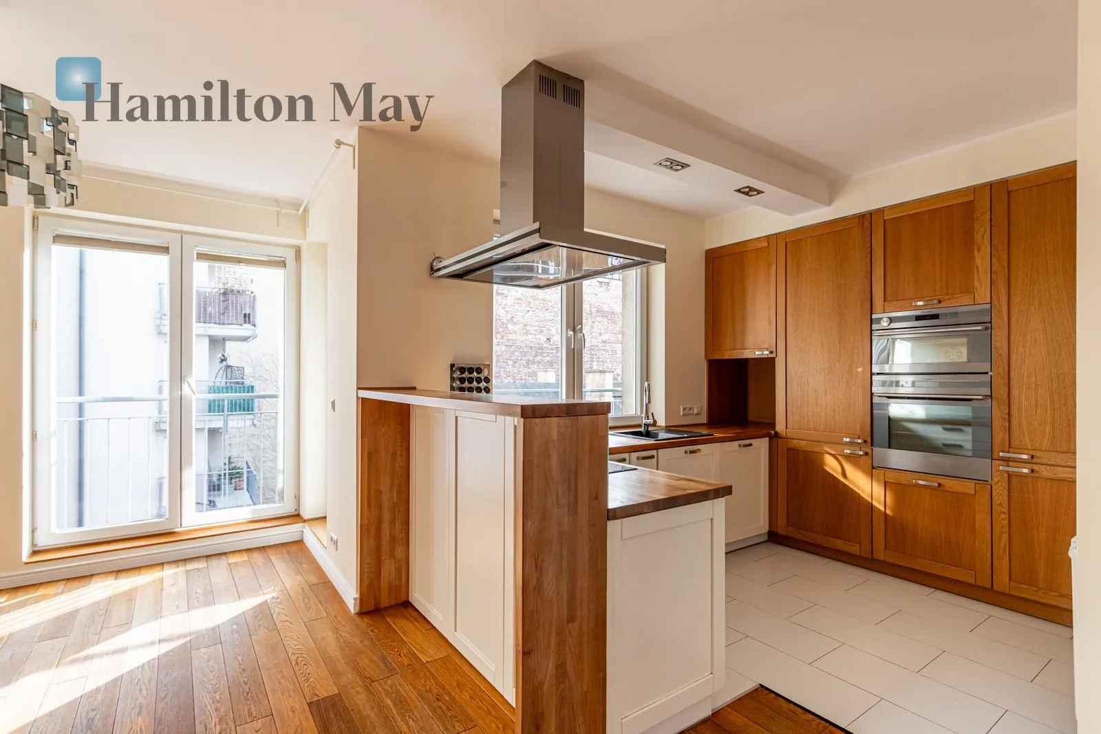 Street: Tarchomińska Region: Praga-Północ Subregion: Szmulowizna Distance to centre: 3.83 km Level: 5 Price: 7000 PLN Bedrooms: 3 Bathrooms: 2 Size: 127m2 - slider